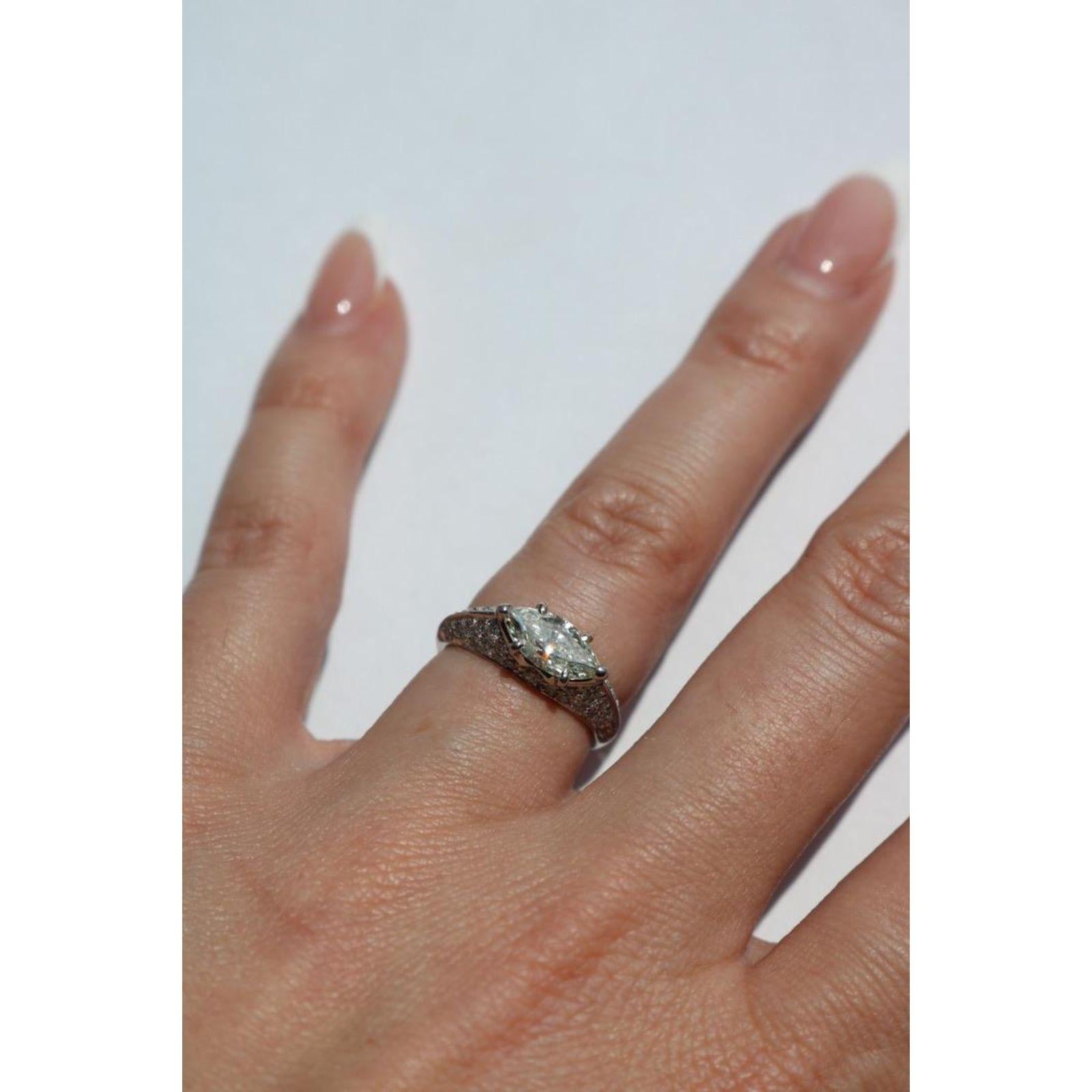 Anillo de compromiso de diamantes vintage East West Marquise Pave Set Montaje en platino en venta 9