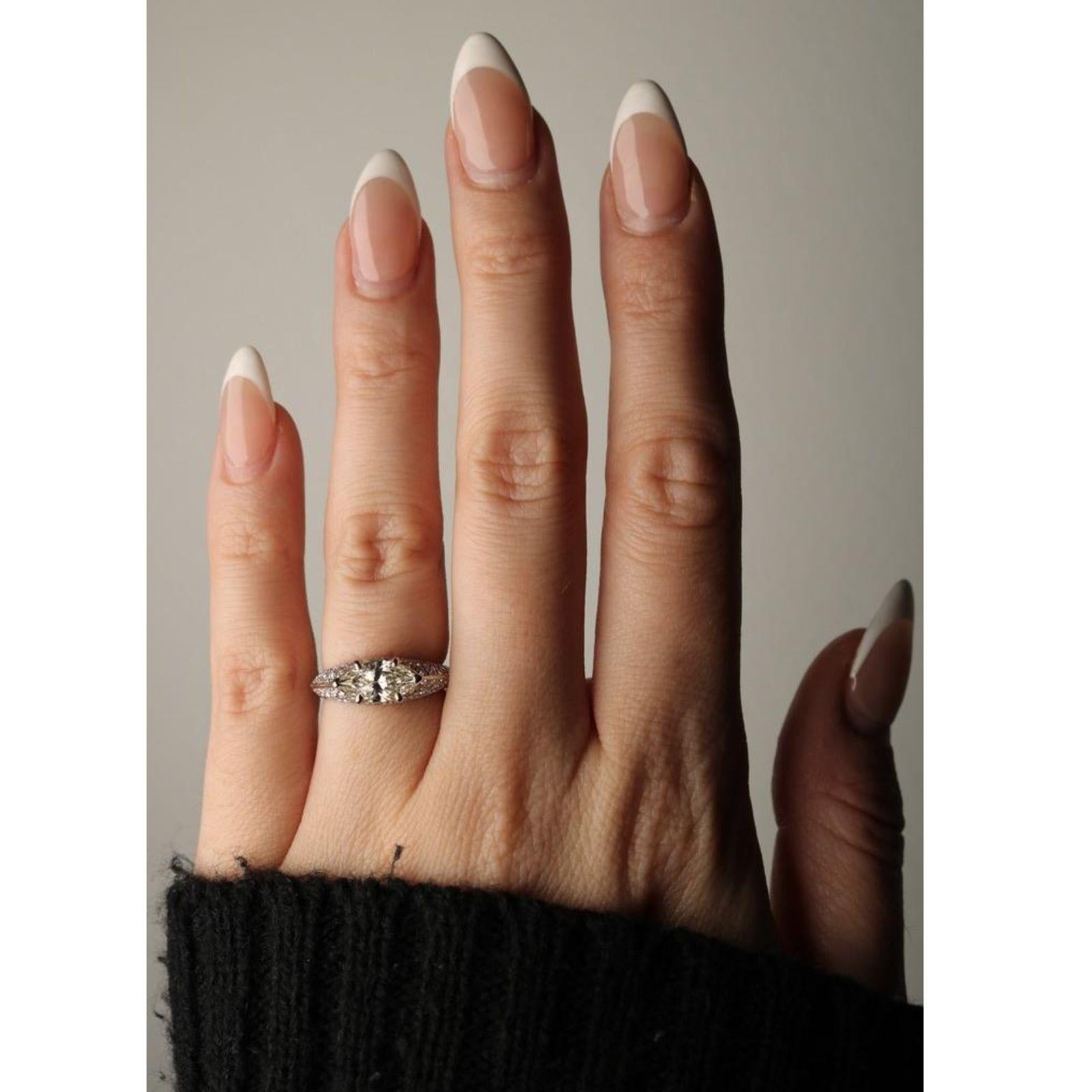 Anillo de compromiso de diamantes vintage East West Marquise Pave Set Montaje en platino en venta 11