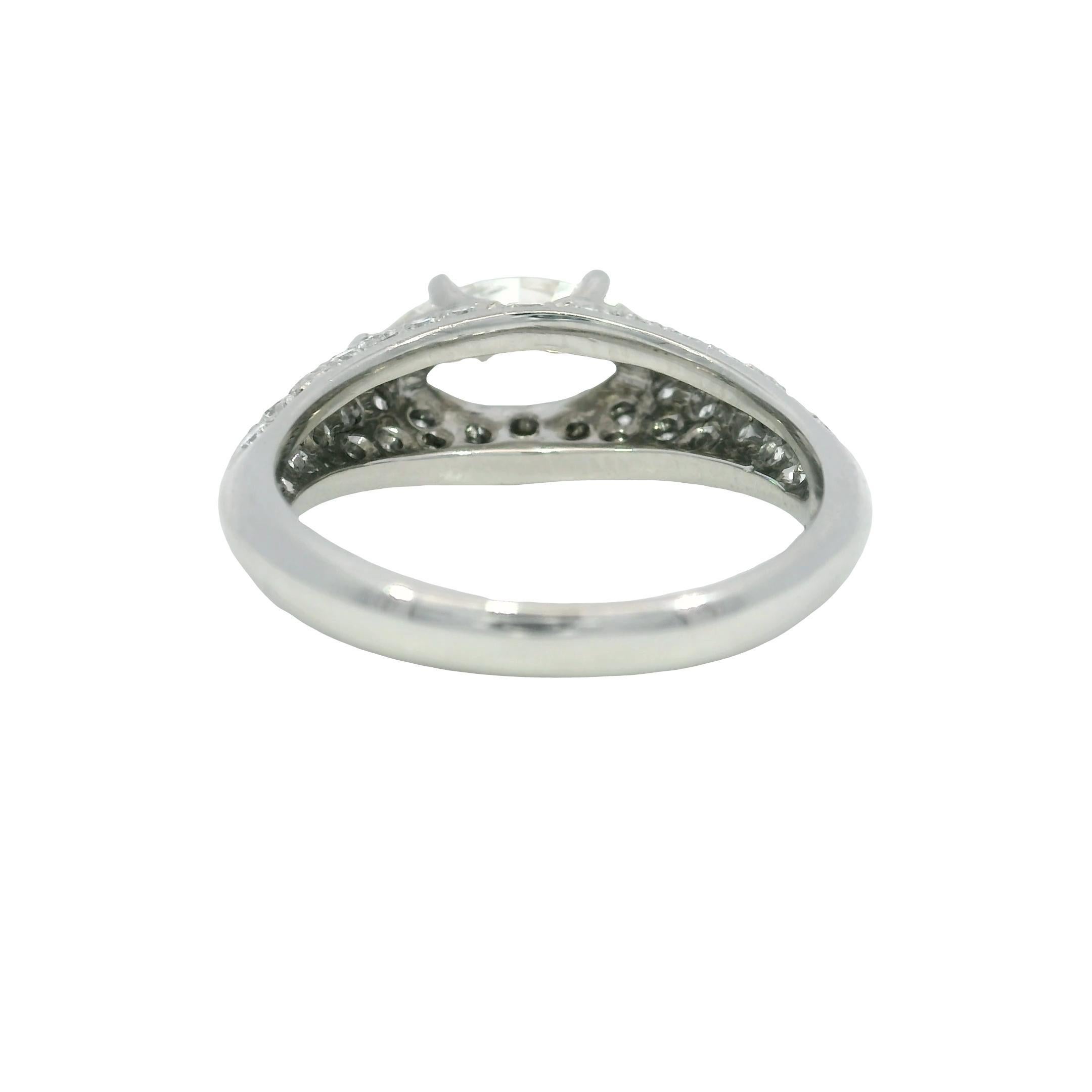 Anillo de compromiso de diamantes vintage East West Marquise Pave Set Montaje en platino en venta 1