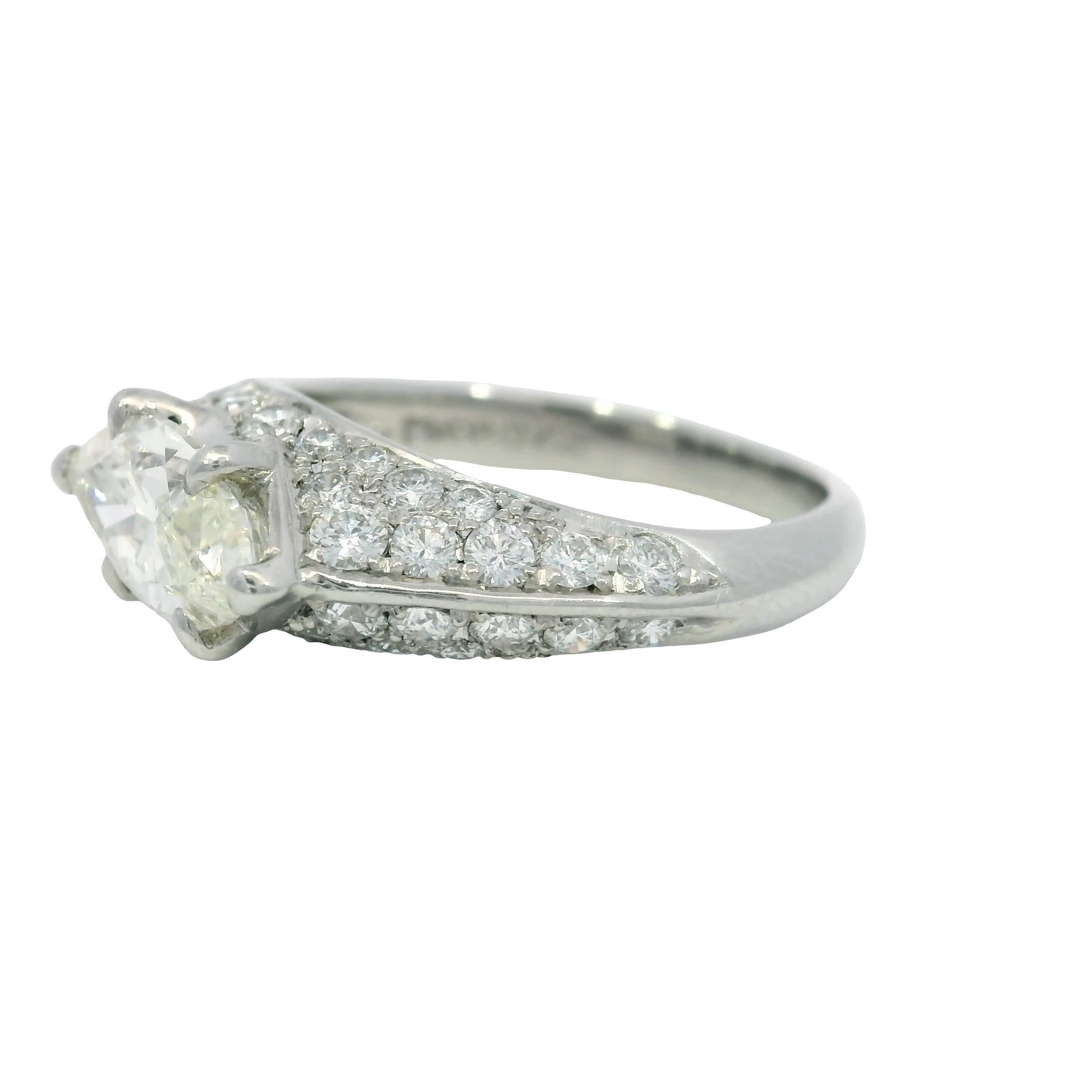 Anillo de compromiso de diamantes vintage East West Marquise Pave Set Montaje en platino en venta 3