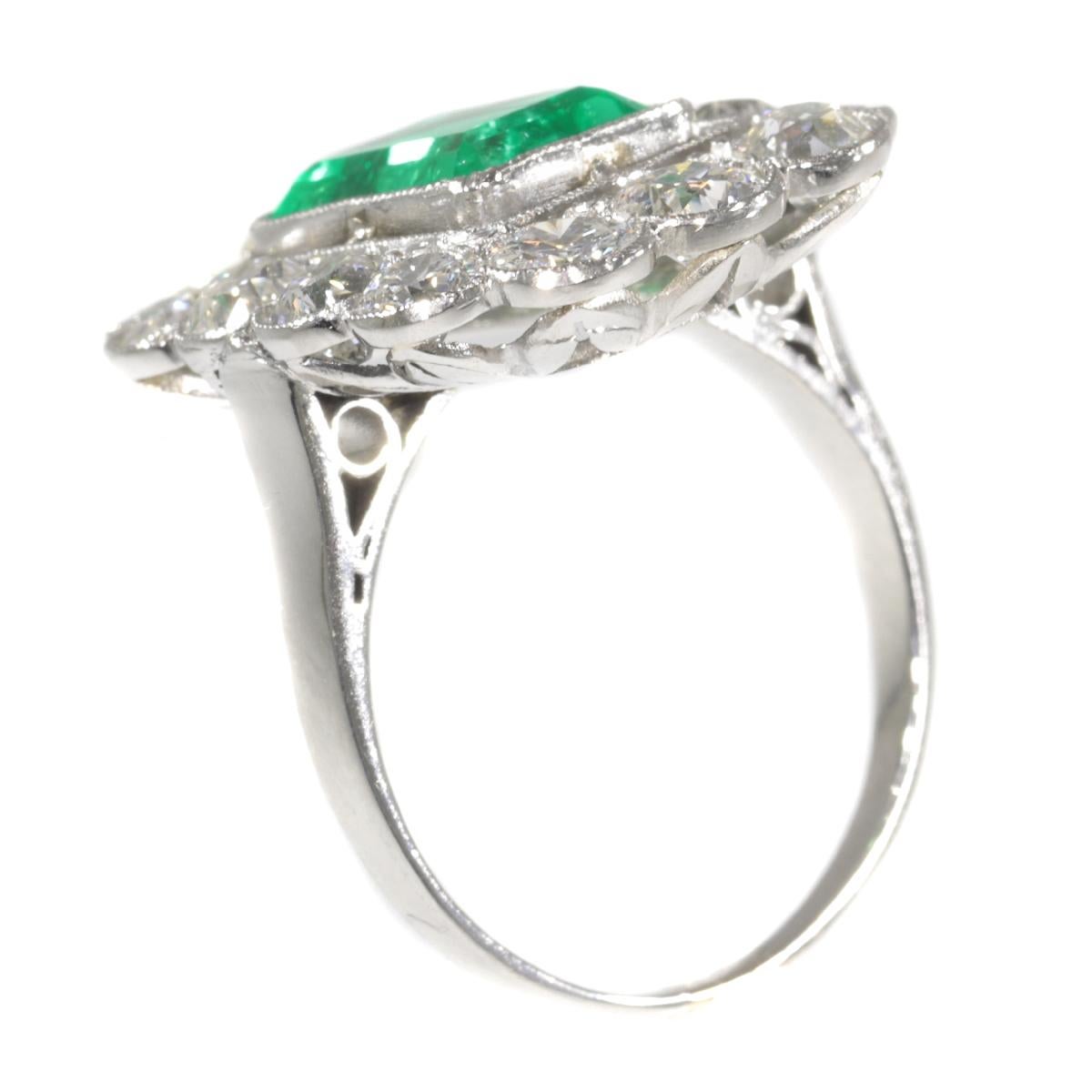 Vintage Diamond Engagement Ring with Certified Untreated Natural Emerald For Sale 1