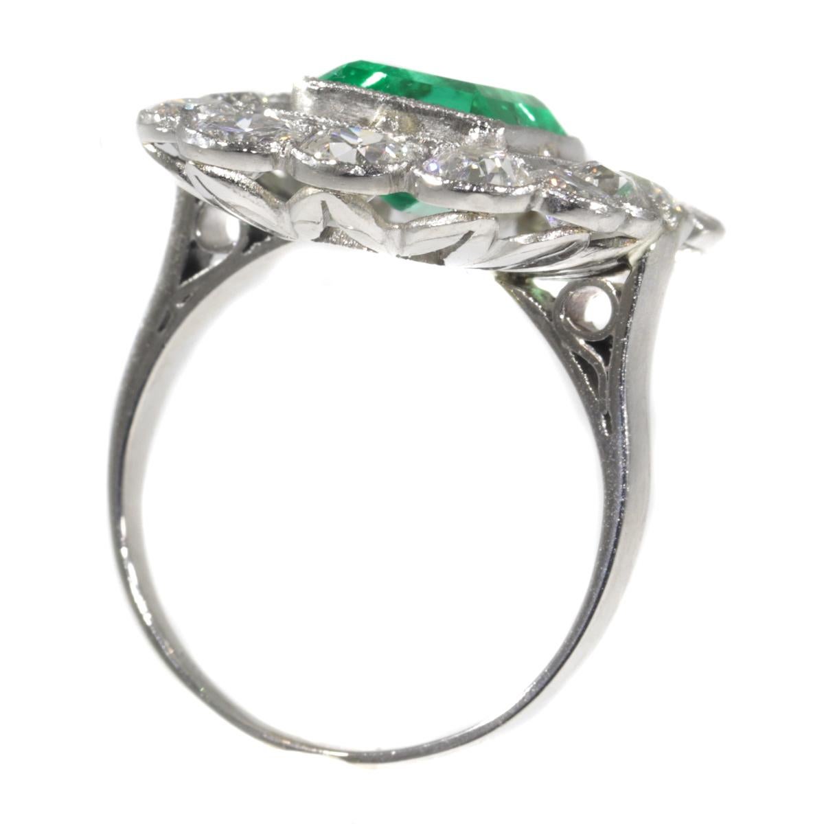Vintage Diamond Engagement Ring with Certified Untreated Natural Emerald For Sale 2