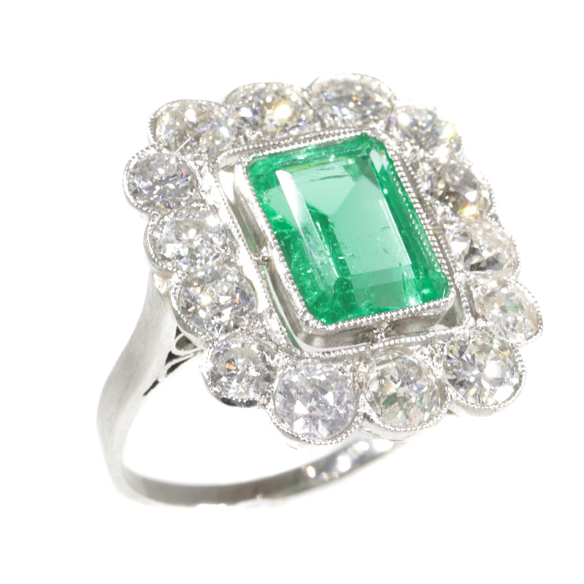Vintage Diamond Engagement Ring with Certified Untreated Natural Emerald For Sale 3