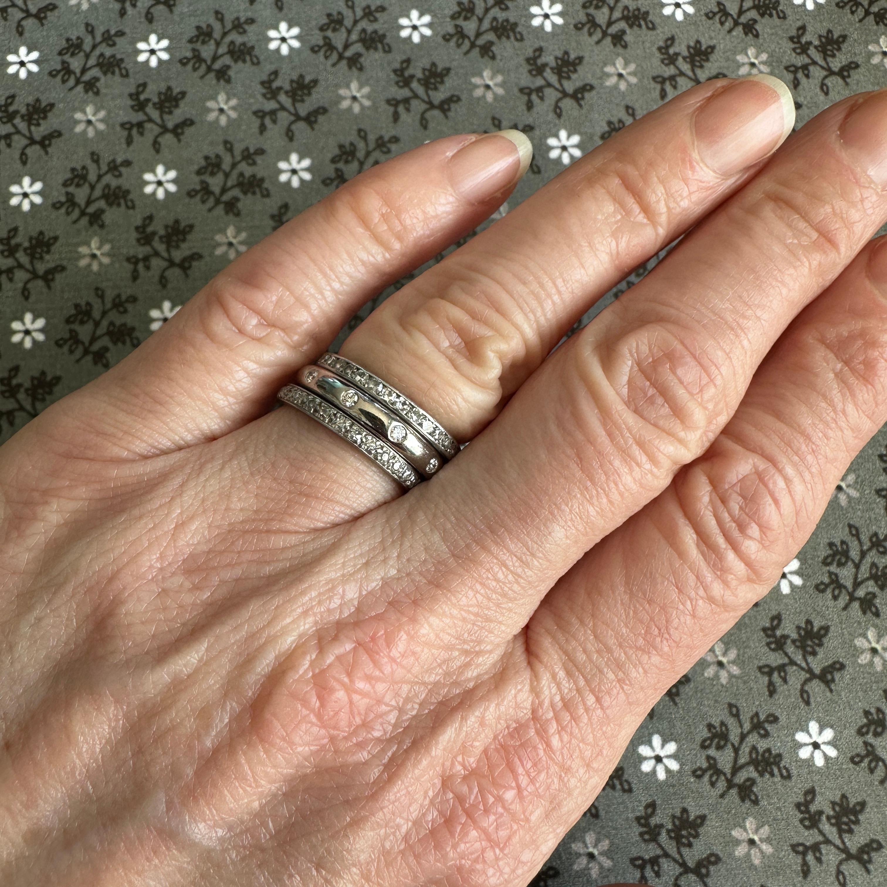 Bague d'éternité vintage en or blanc 14 carats avec diamants Pour femmes en vente