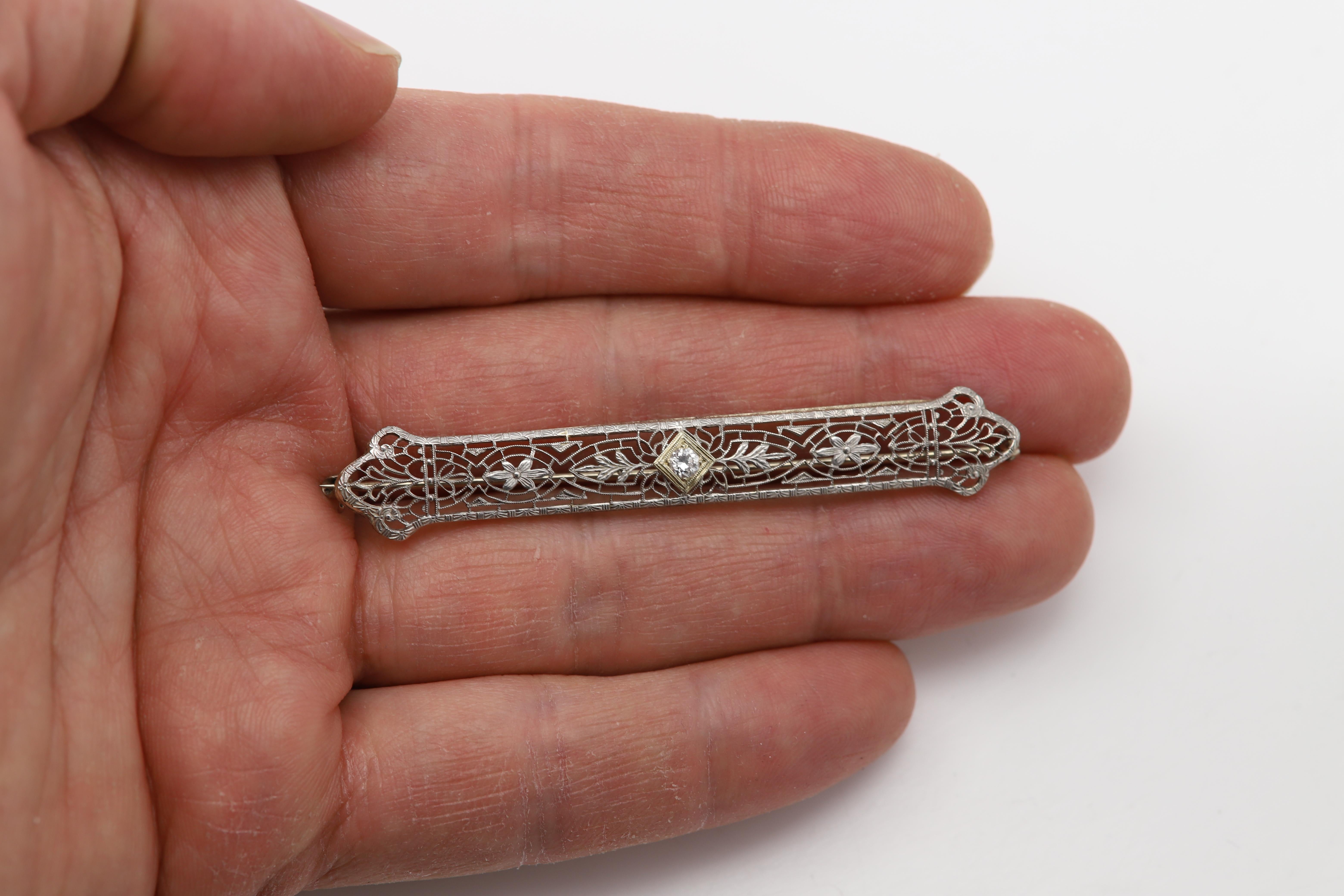 Round Cut Vintage Diamond Filigree Brooch 14 karat White Gold Brooch Pin circa 1940's For Sale