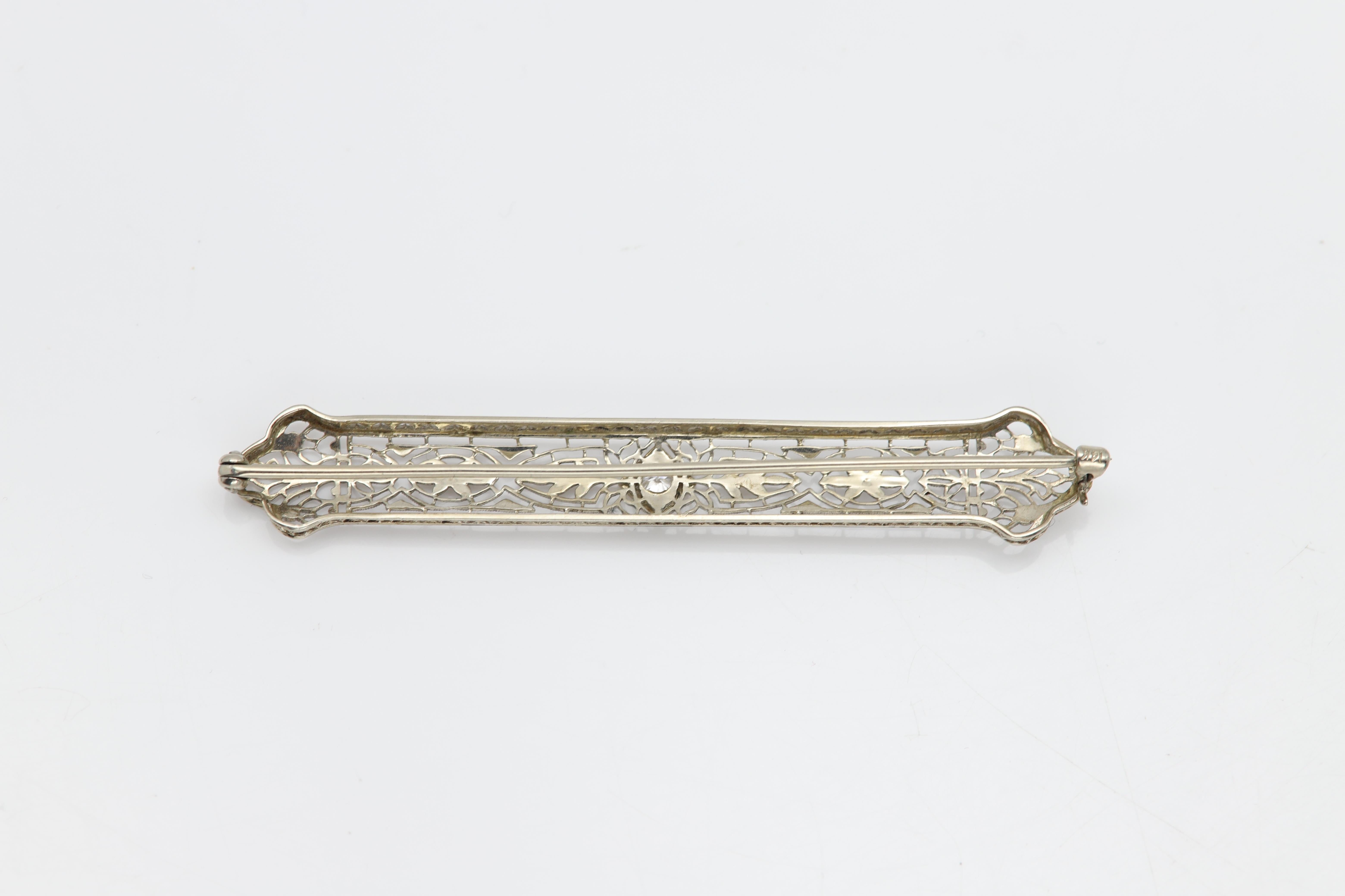 Vintage Diamond Filigree Brooch 14 karat White Gold Brooch Pin circa 1940's For Sale 1