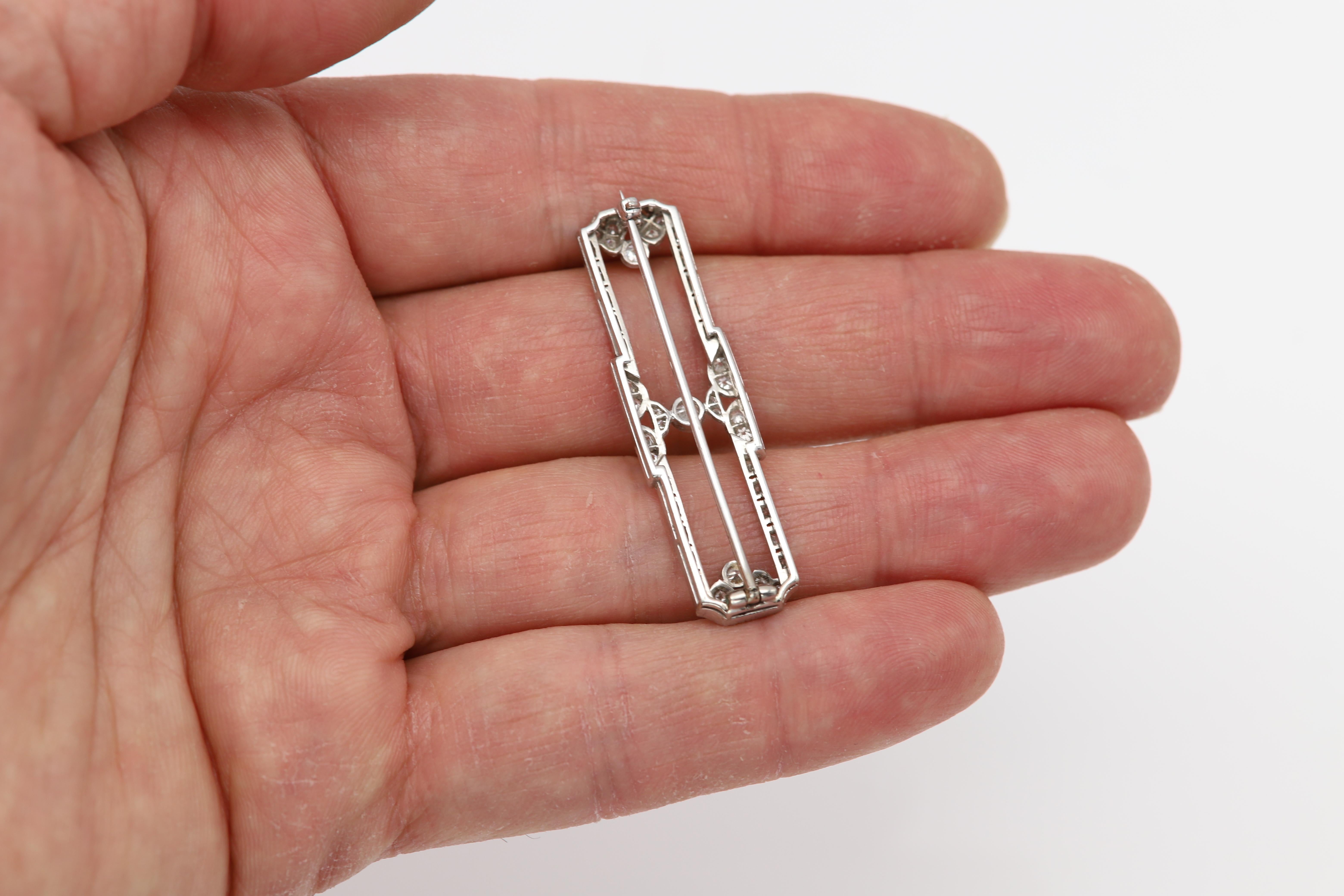 Vintage Diamond Filigree Brooch 18 karat White Gold Brooch Pin circa 1930's For Sale 1