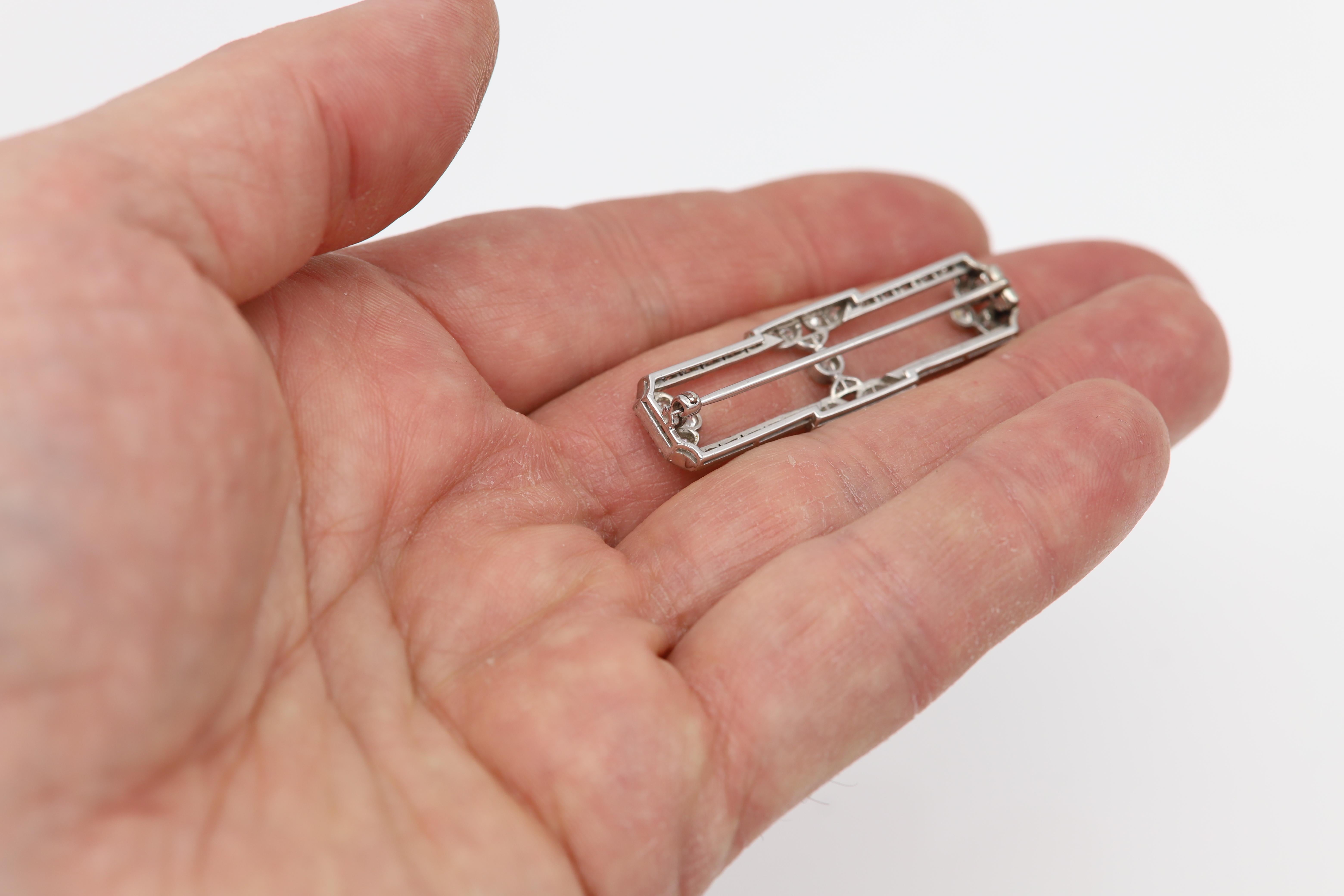 Vintage Diamond Filigree Brooch 18 karat White Gold Brooch Pin circa 1930's For Sale 2