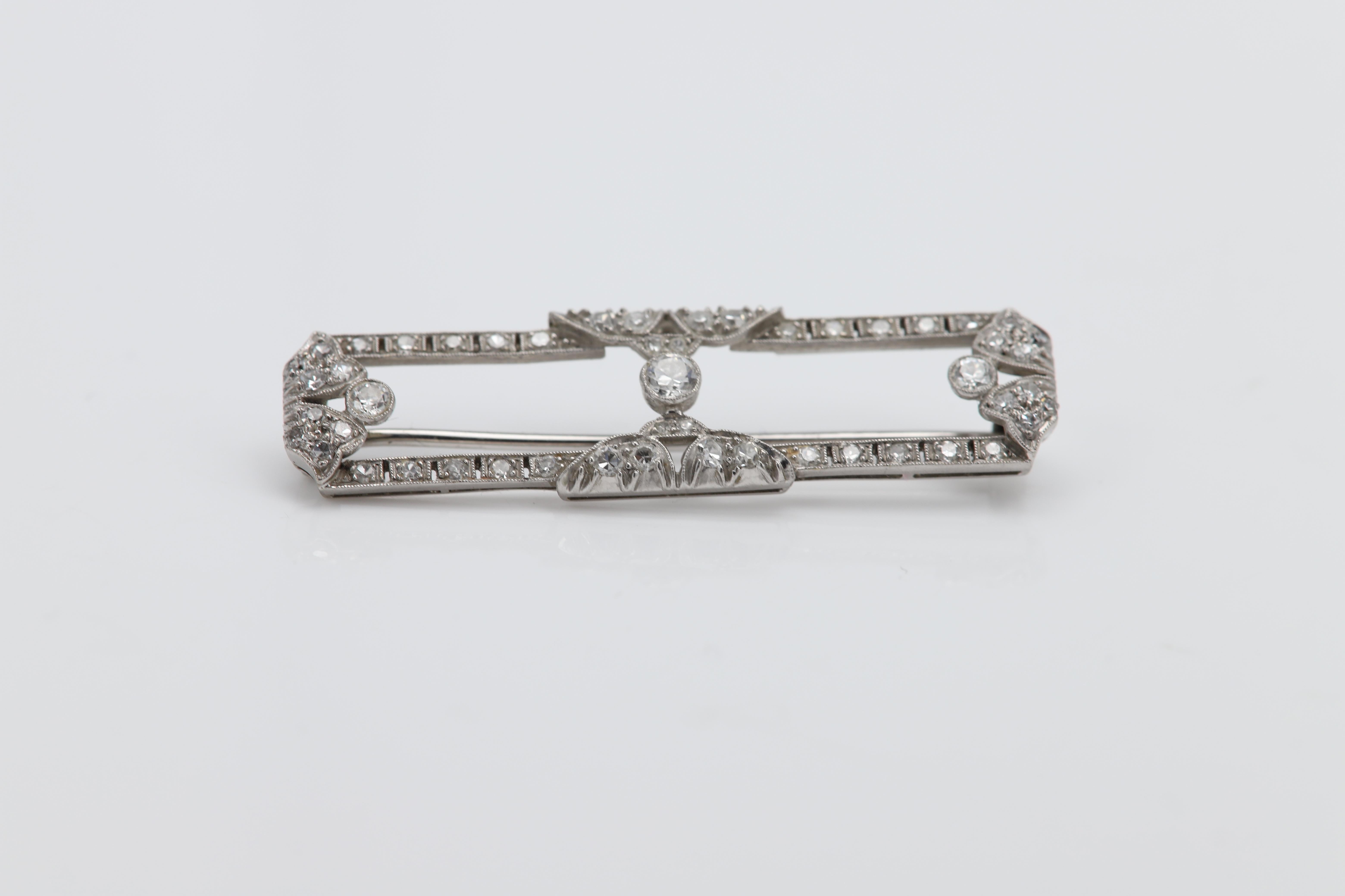 Vintage Diamond Filigree Brooch 18 karat White Gold Brooch Pin circa 1930's For Sale 4