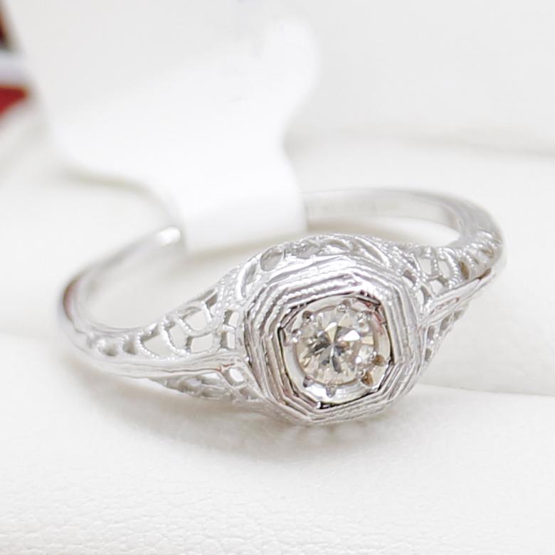 Vintage Diamond Filigree Engagement Ring, White Gold For Sale 7