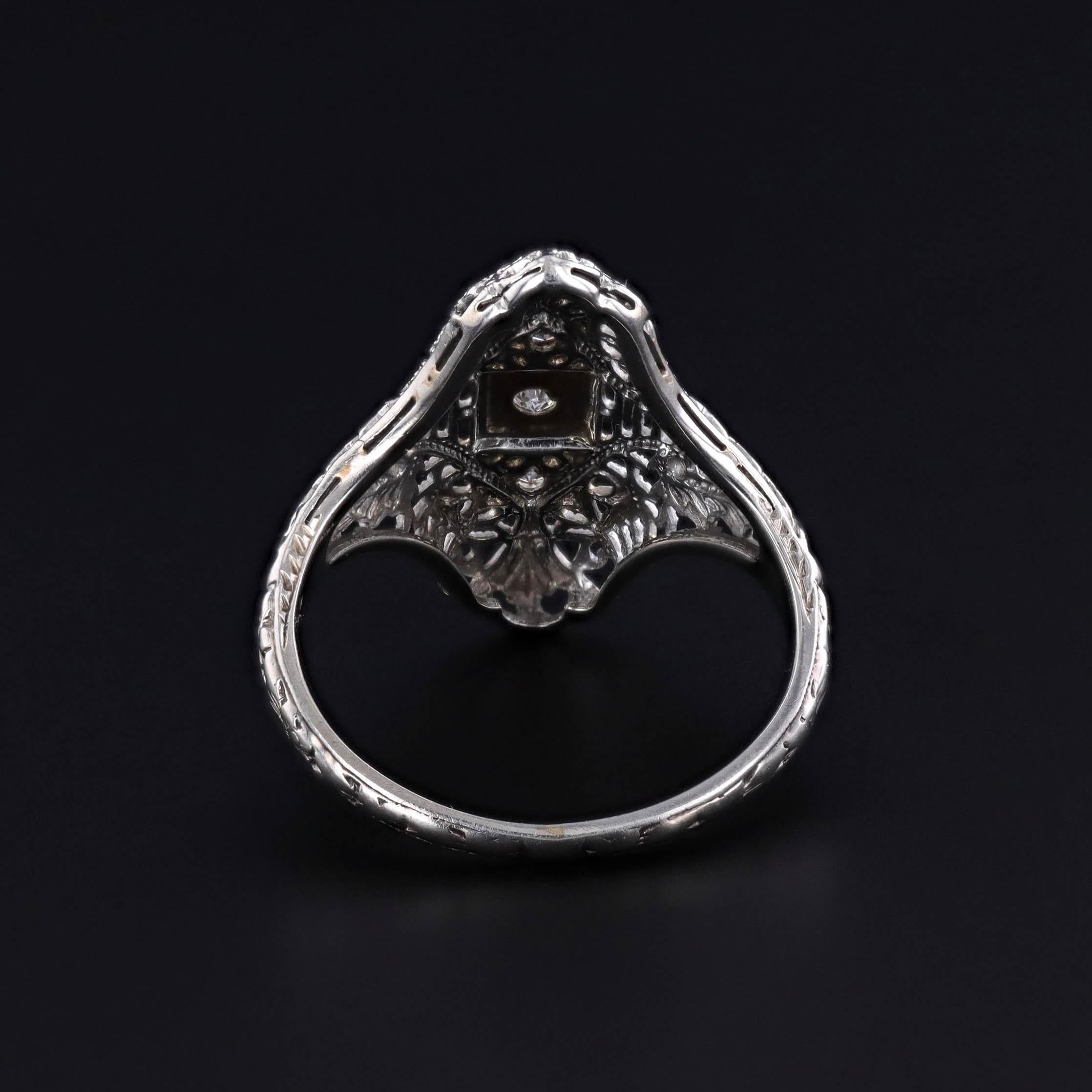 Round Cut Vintage Diamond Filigree Ring of 18k White Gold For Sale