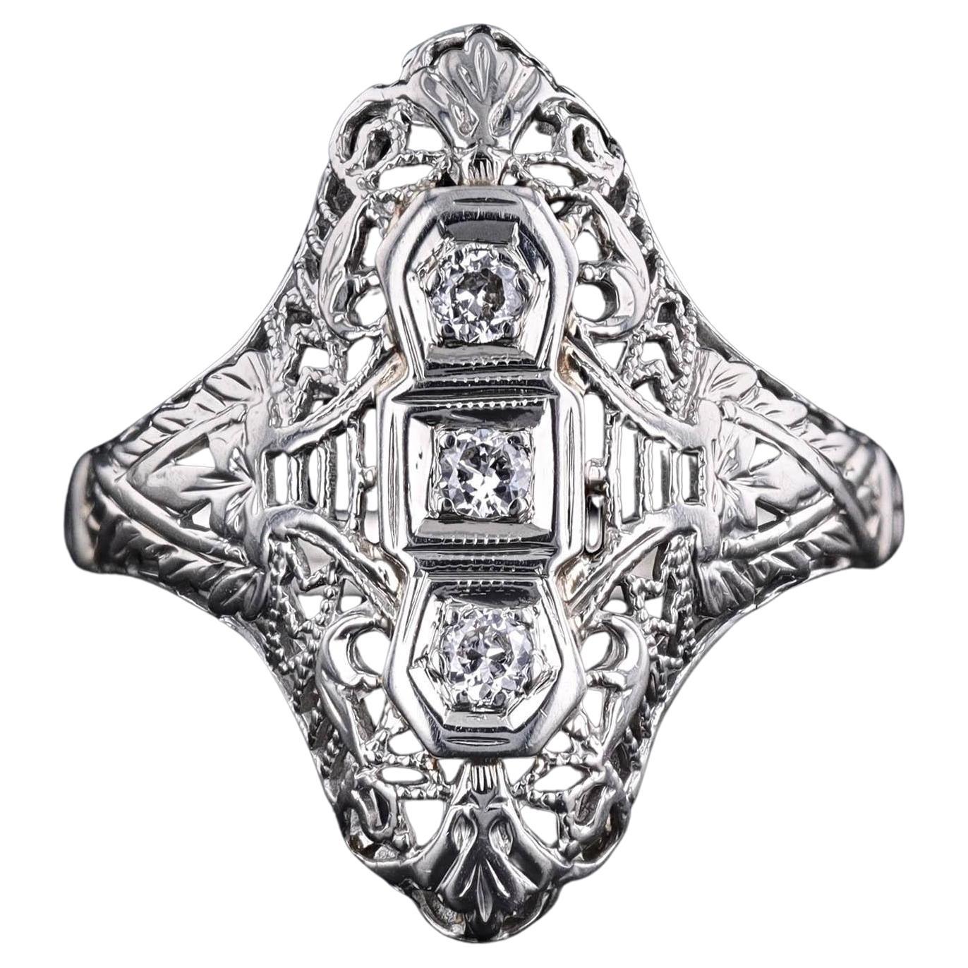 Vintage Diamond Filigree Ring of 18k White Gold For Sale