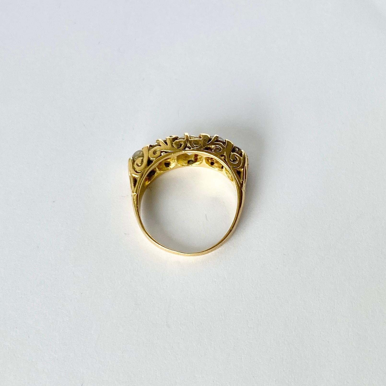 Round Cut Vintage Diamond Five-Stone 18 Carat Gold Ring