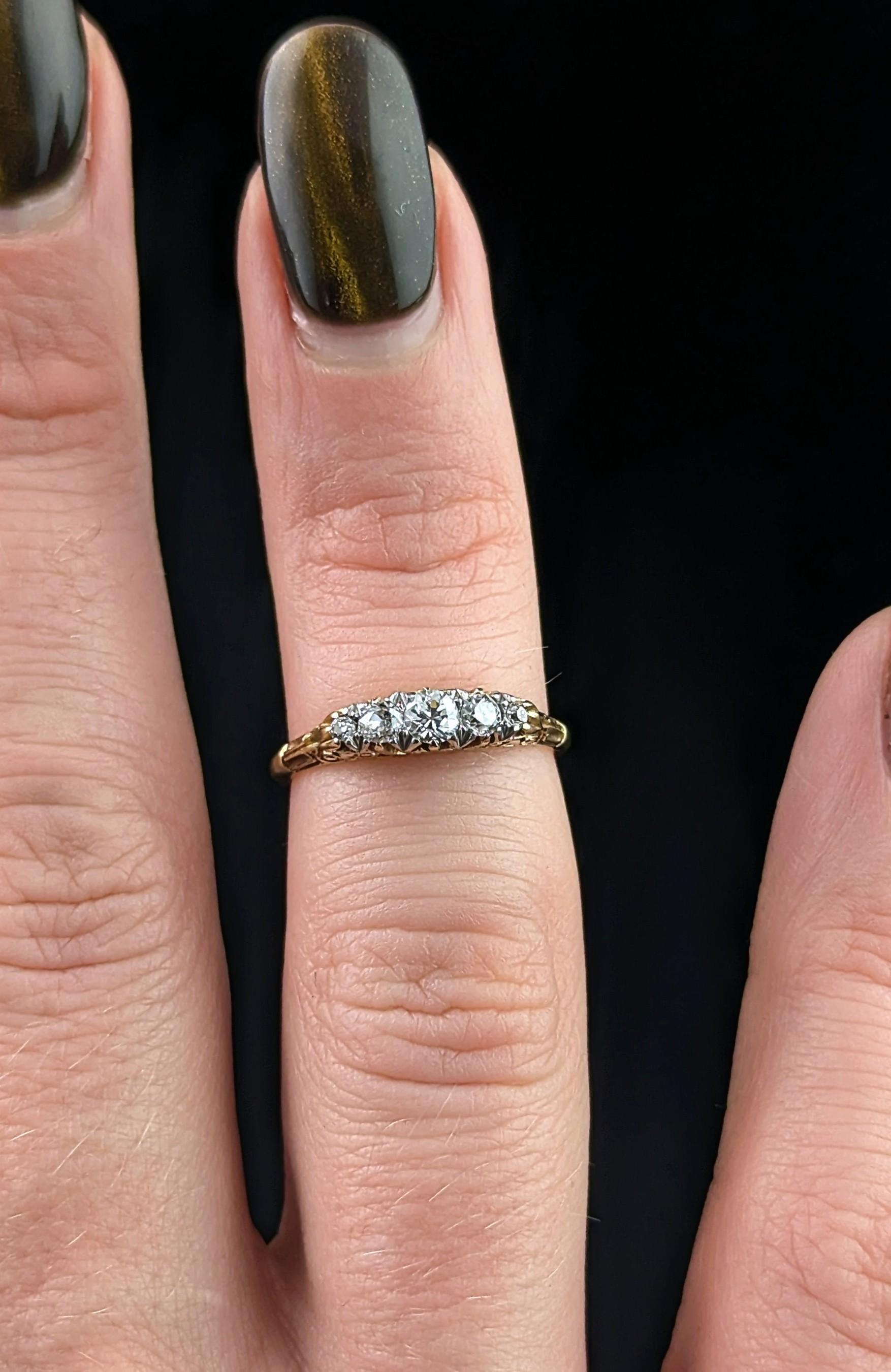 Retro Vintage Diamond five stone ring, 18k yellow gold For Sale