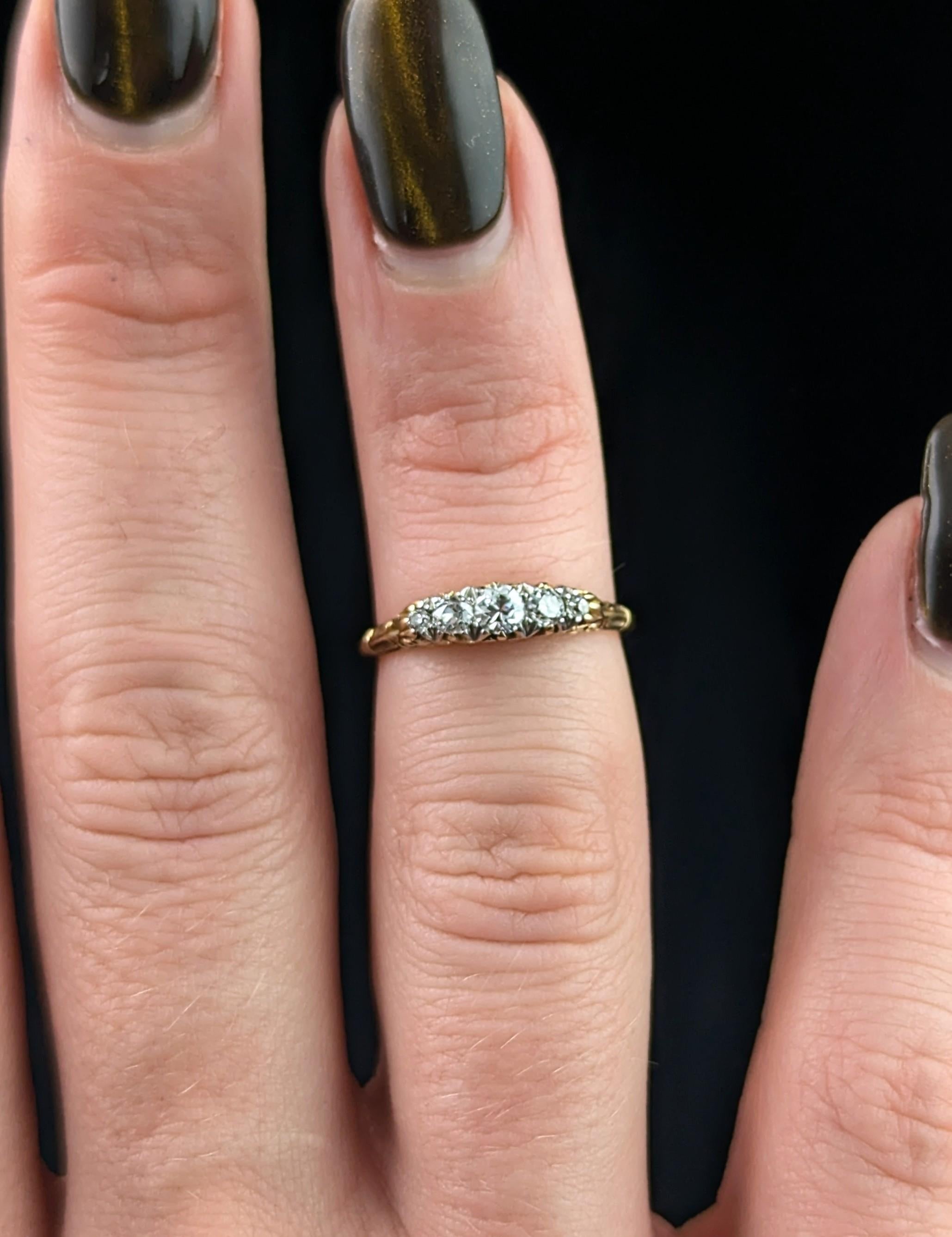 Mixed Cut Vintage Diamond five stone ring, 18k yellow gold For Sale
