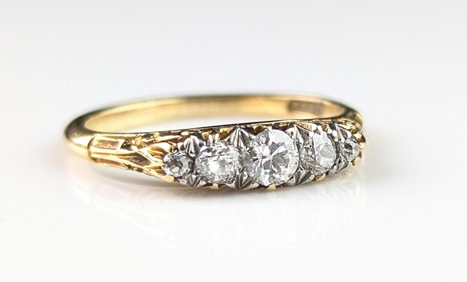 Women's Vintage Diamond five stone ring, 18k yellow gold For Sale