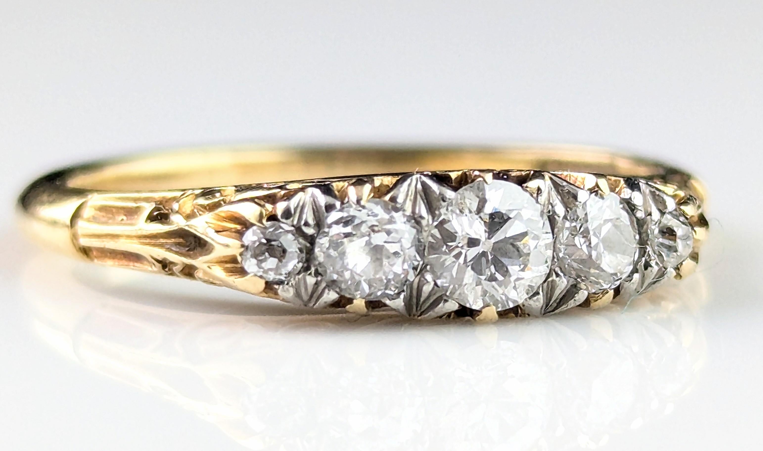 Vintage Diamond five stone ring, 18k yellow gold For Sale 1