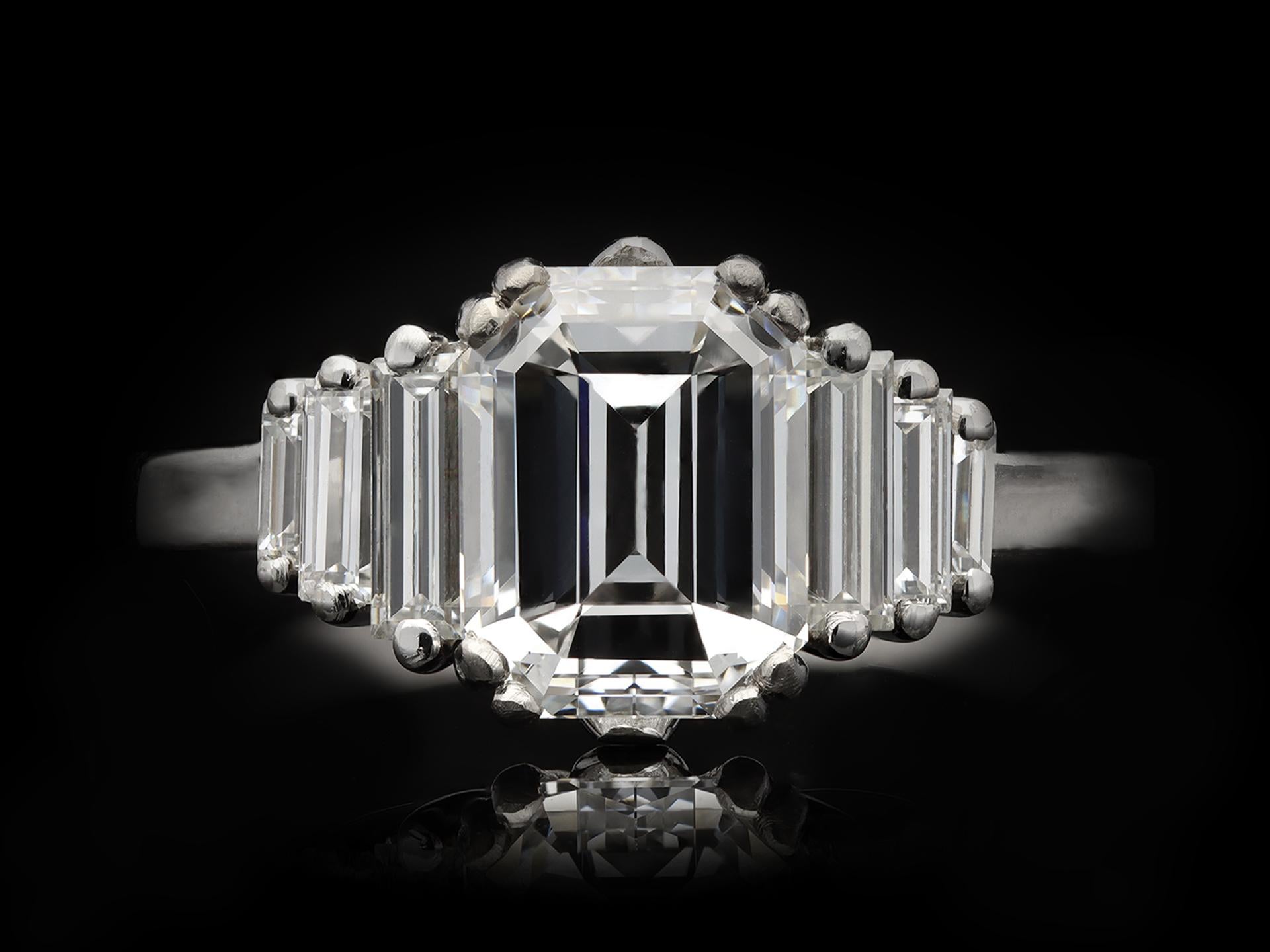 Vintage Diamond Flanked Solitaire Ring, circa 1970 For Sale 1