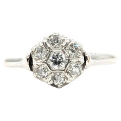 Anello vintage con grappolo di fiori in diamanti, in oro bianco 14k
