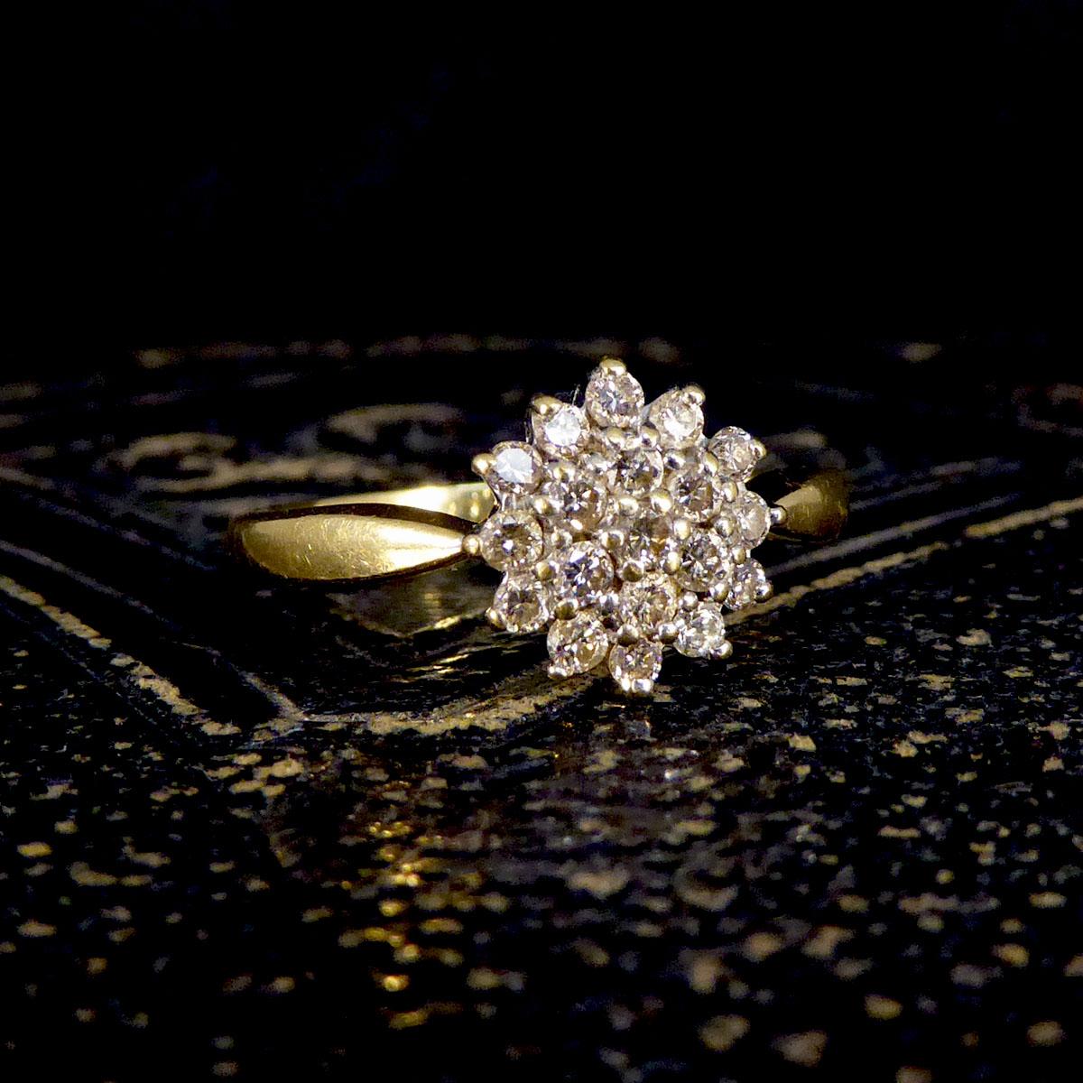 Vintage Diamant-Blumen-Cluster-Ring aus 18 Karat Gelb- und Weißgold 4