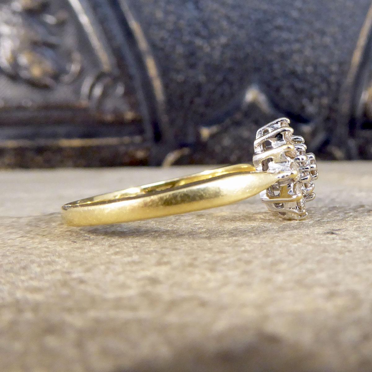 Vintage Diamant-Blumen-Cluster-Ring aus 18 Karat Gelb- und Weißgold (Retro)