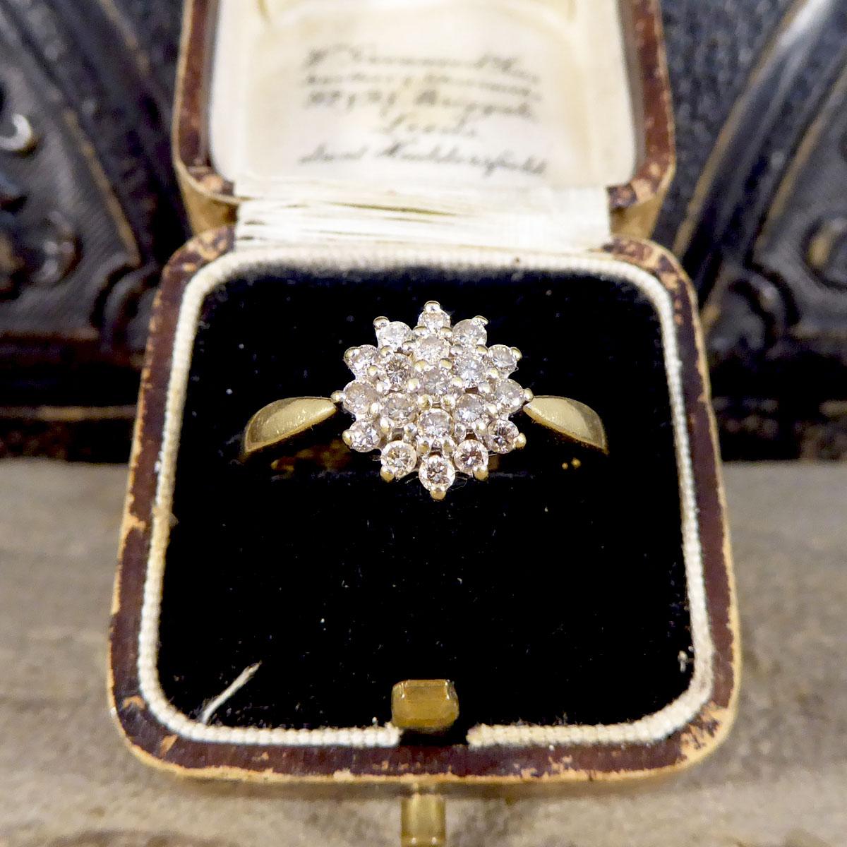 Vintage Diamant-Blumen-Cluster-Ring aus 18 Karat Gelb- und Weißgold 2