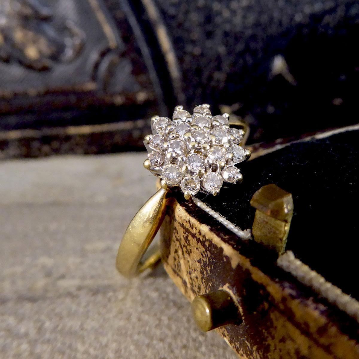 Vintage Diamant-Blumen-Cluster-Ring aus 18 Karat Gelb- und Weißgold 3