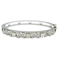 Vintage Diamond Flower Motif Hinged Bangle Armband in 14 Karat Weißgold