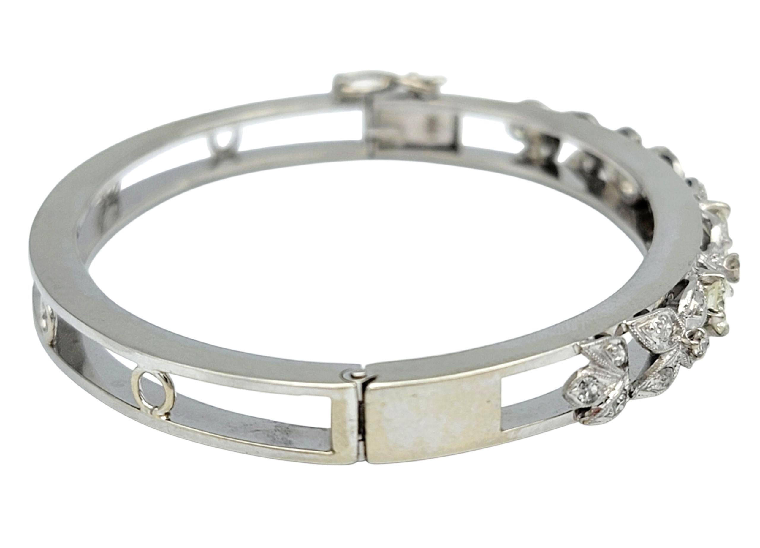 Vintage Diamond Flower Motif Hinged Bangle Armband in 14 Karat Weißgold (Alteuropäischer Brillantschliff) im Angebot