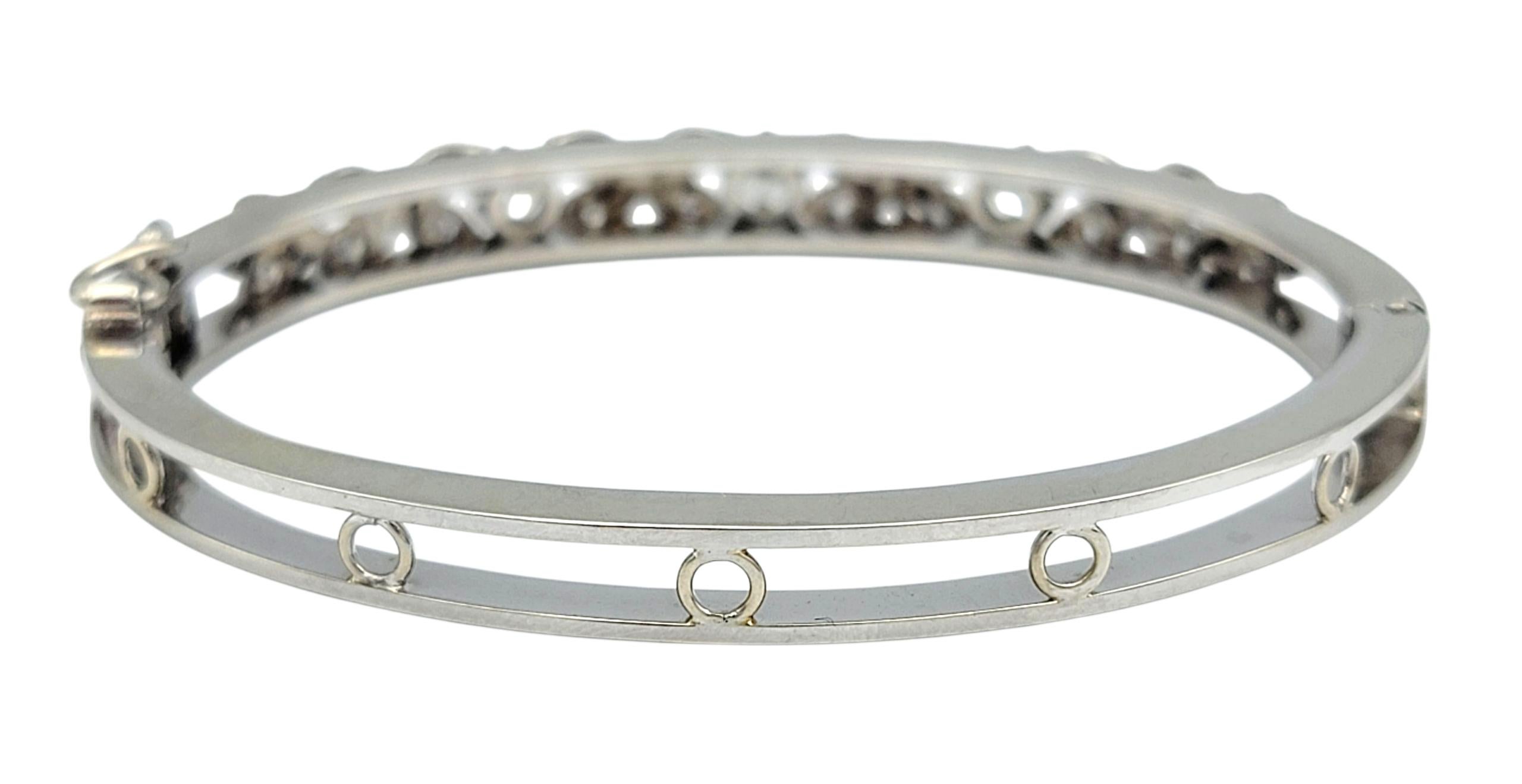 Vintage Diamond Flower Motif Hinged Bangle Armband in 14 Karat Weißgold im Zustand „Gut“ im Angebot in Scottsdale, AZ