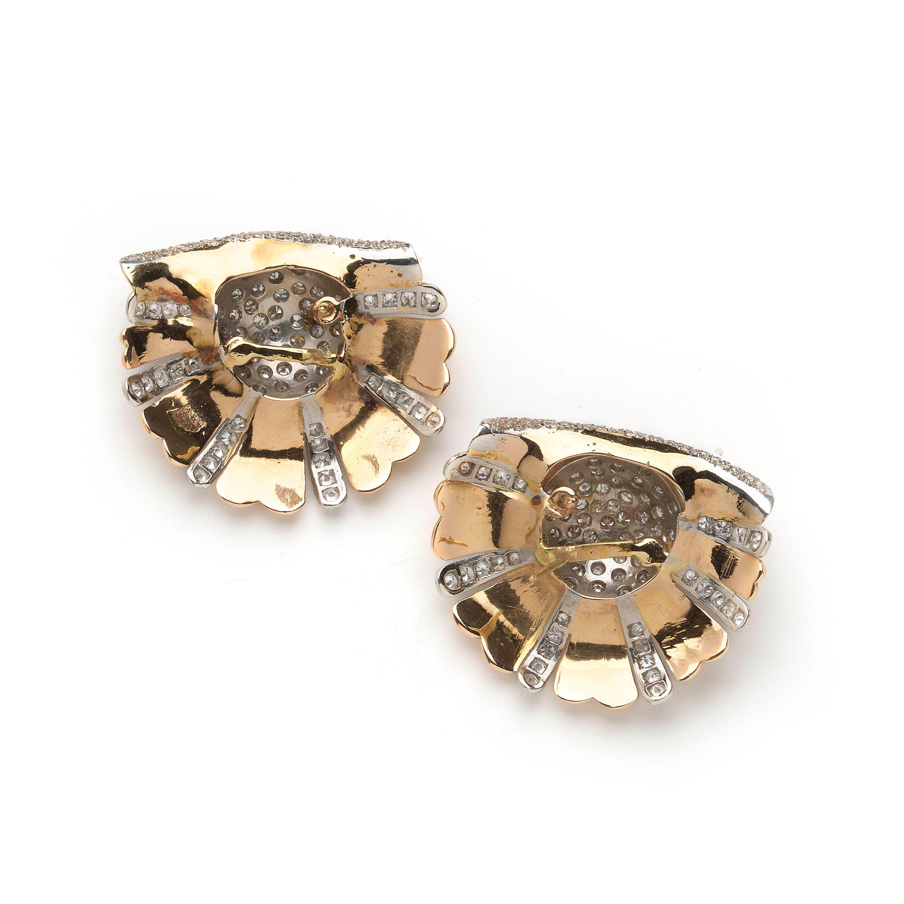 Rétro Orecchini a fiore con diamanti d'epoca, 3,00 carati, circa 1950 in vendita