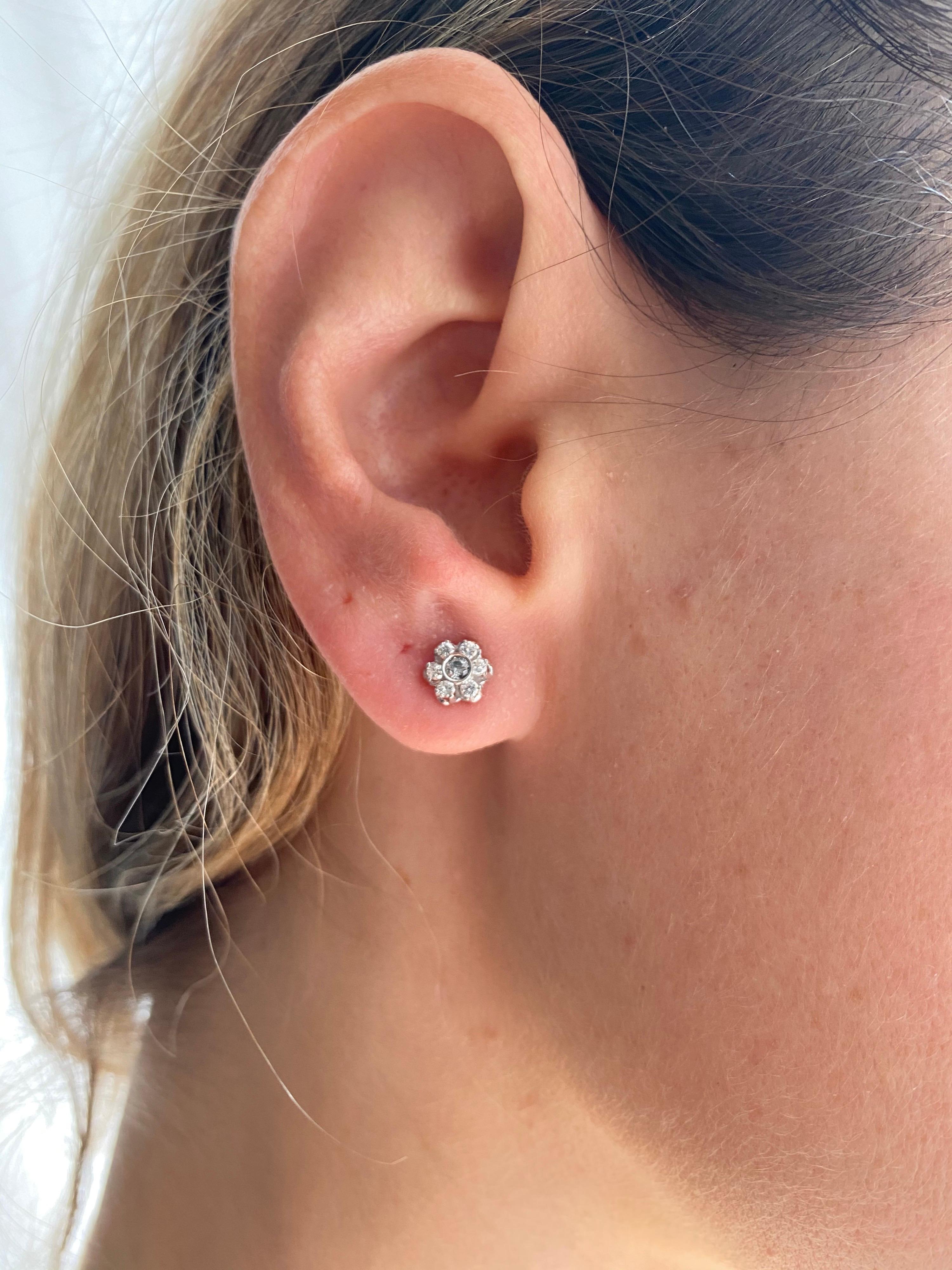 Vintage Diamant Gold Cluster Ohrstecker im Zustand „Hervorragend“ im Angebot in Napoli, NA