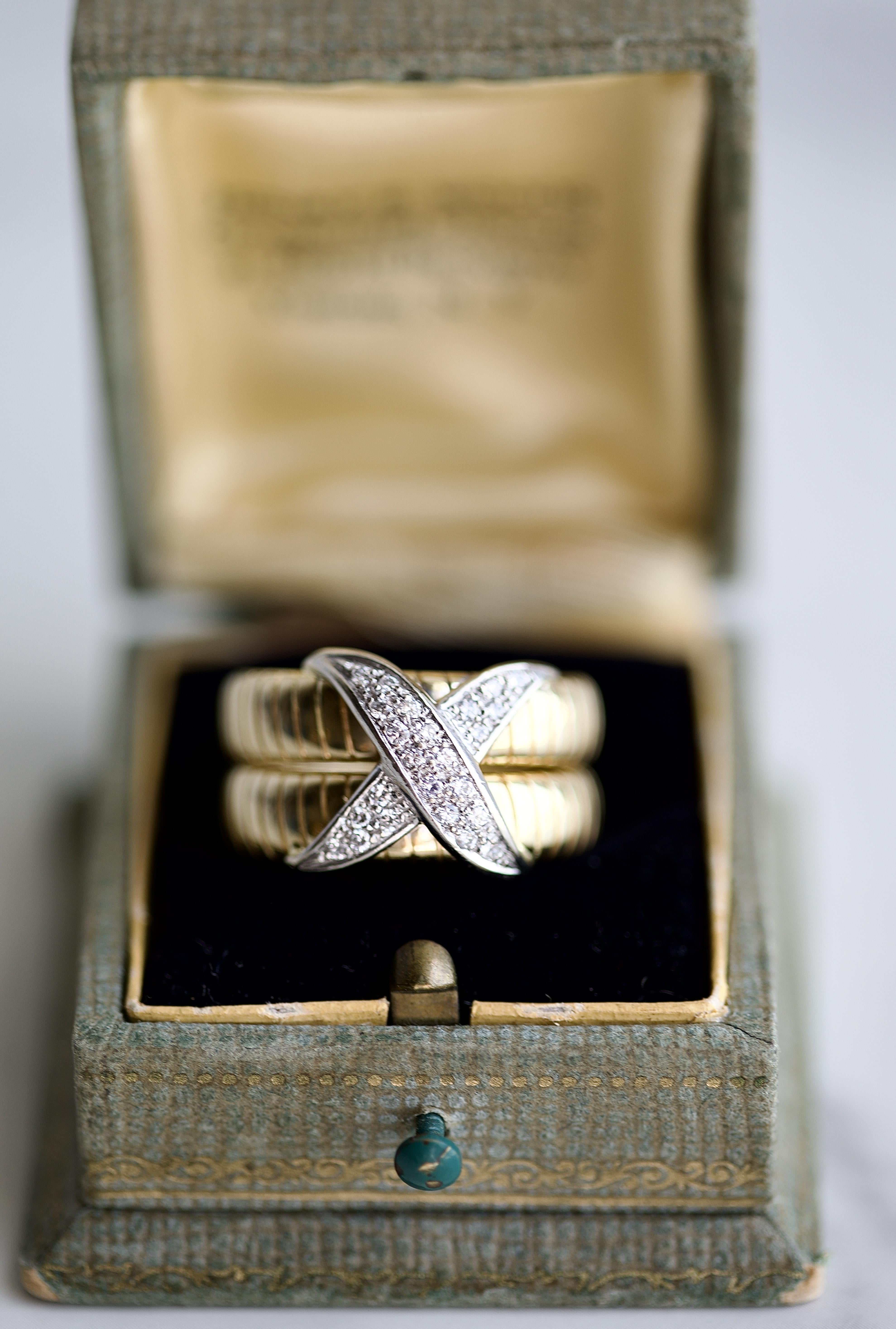 Vintage Diamond Gold X Ring In Excellent Condition For Sale In Beverly Hills, CA
