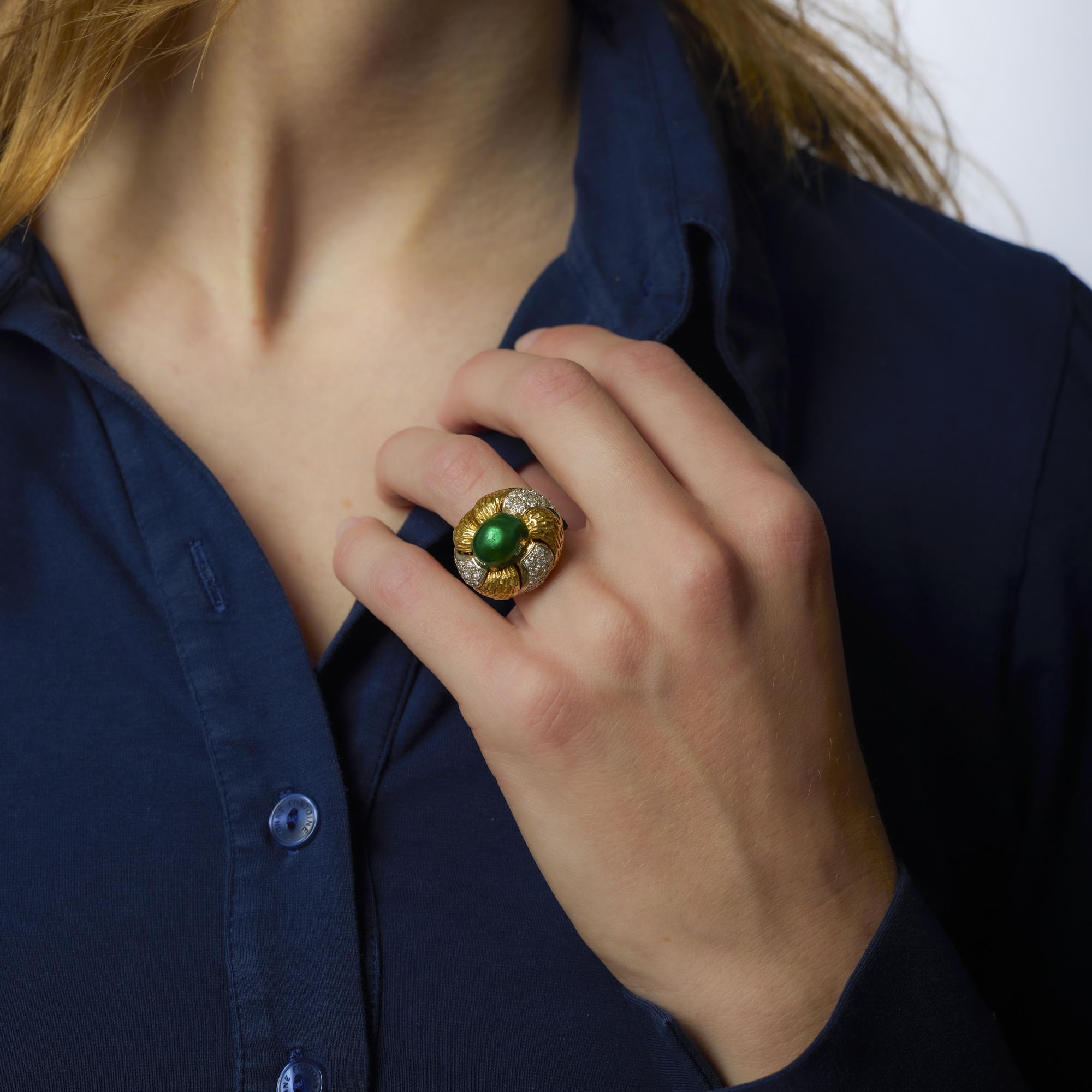This bold vintage ring in 18k yellow gold features rich green enamel and 33 shimmering diamonds, blending vibrant color with timeless sparkle.