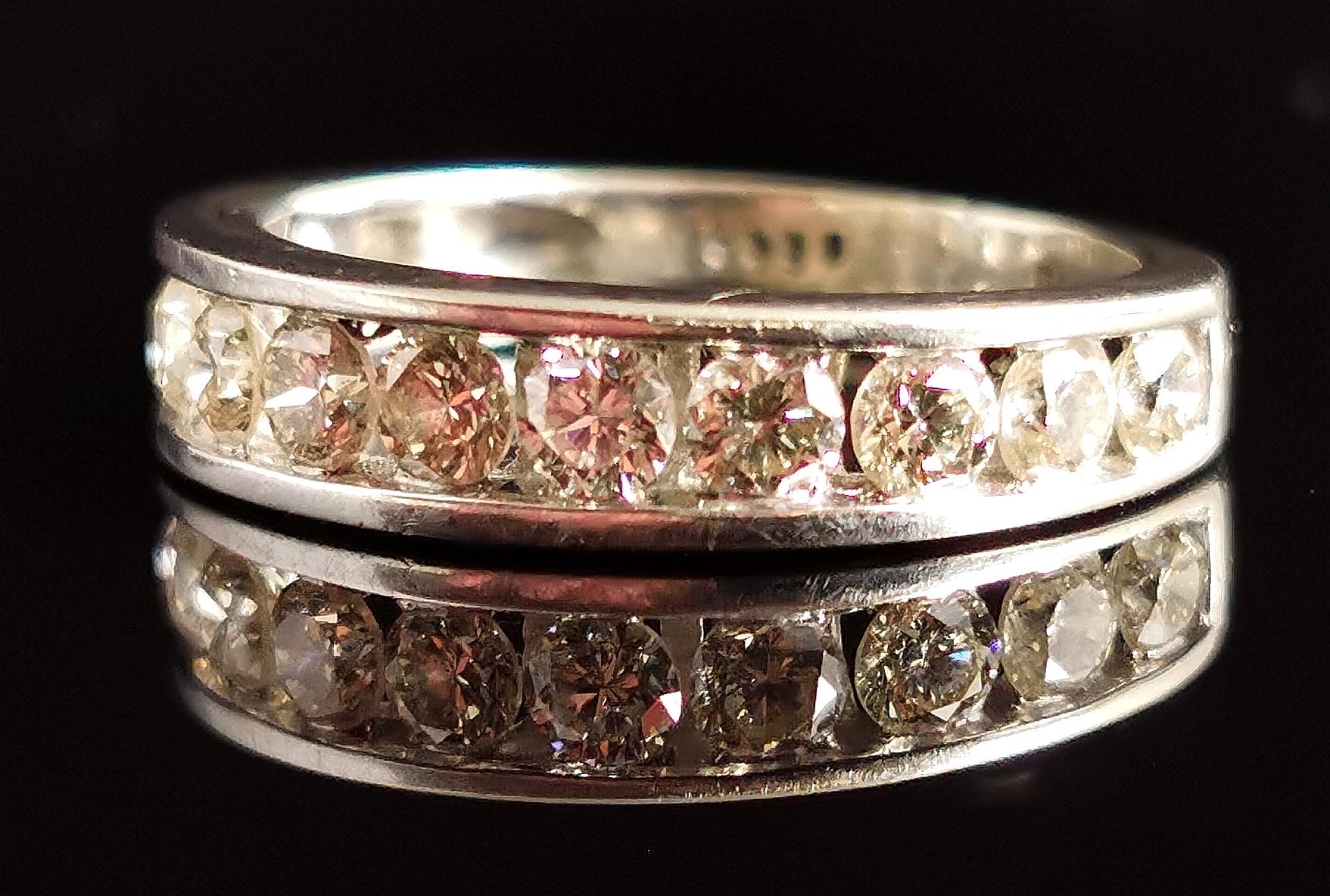 Vintage Diamant-Eternity-Ring mit halber Creolen, 9k Weißgold (Brillantschliff) im Angebot