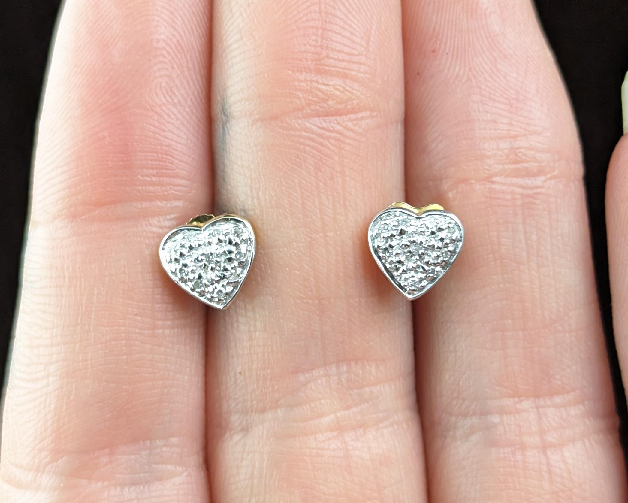 Women's Vintage Diamond heart stud earrings, 9kt gold  For Sale