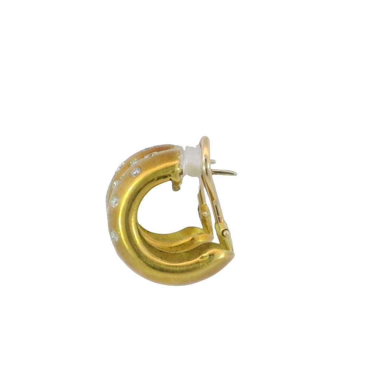 Vintage Diamond Huggie Hoop Earrings 18K Gelbgold ~0.8ctw VS Diamanten im Zustand „Gut“ im Angebot in Fairfield, CT
