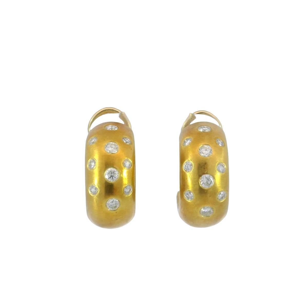 Vintage Diamond Huggie Hoop Earrings 18K Gelbgold ~0.8ctw VS Diamanten im Angebot 2
