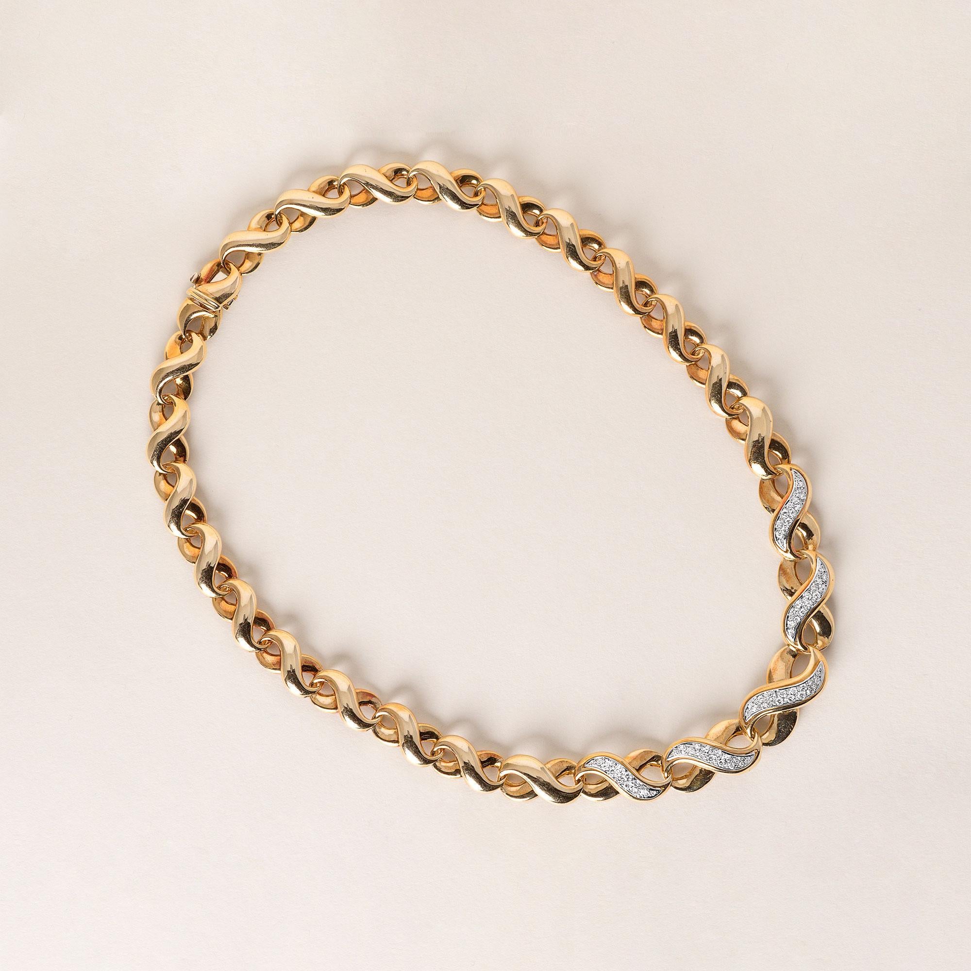Moderne Vintage Diamond Infinity Chain Two Tone 18K Collier en or bicolore en vente