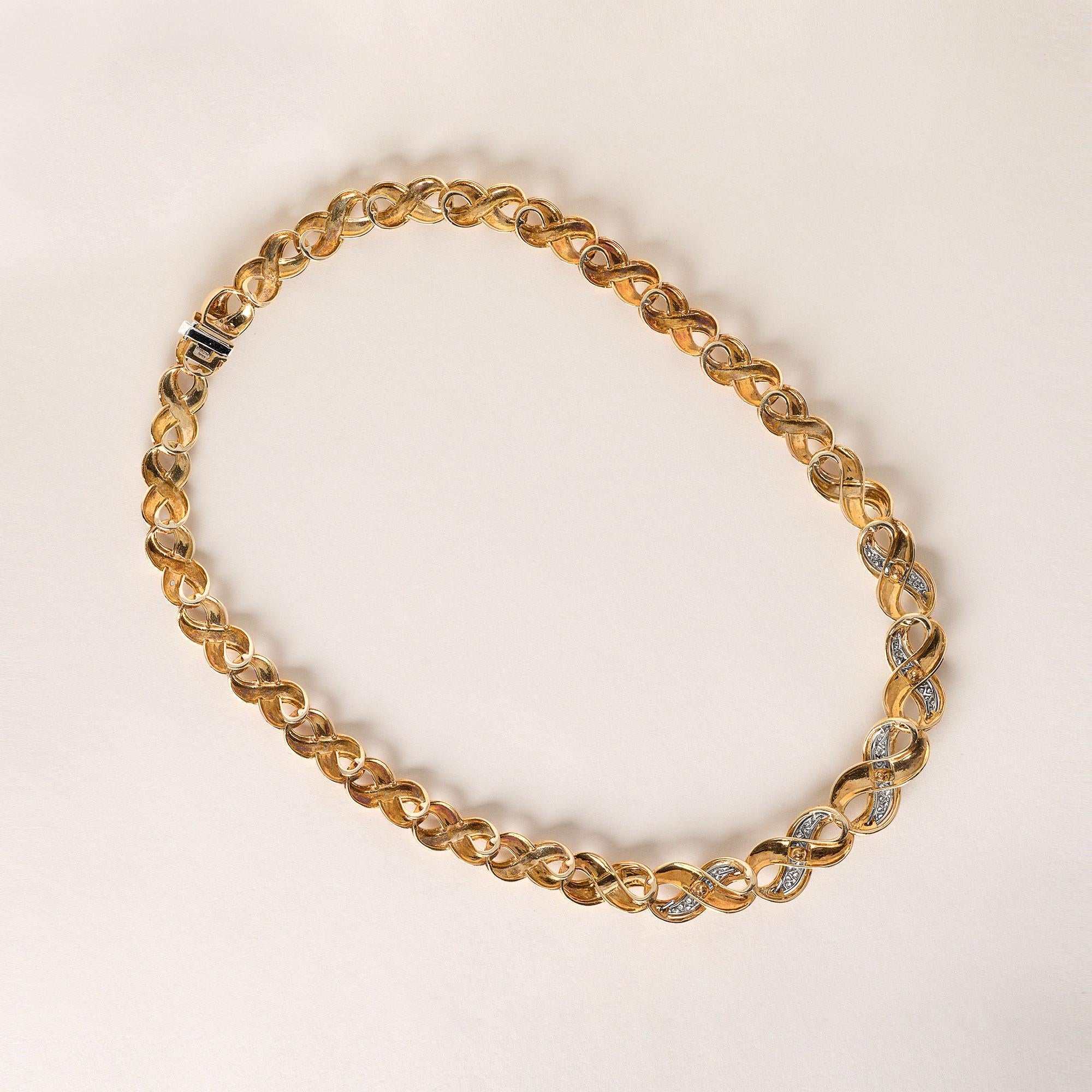 Taille ronde Vintage Diamond Infinity Chain Two Tone 18K Collier en or bicolore en vente