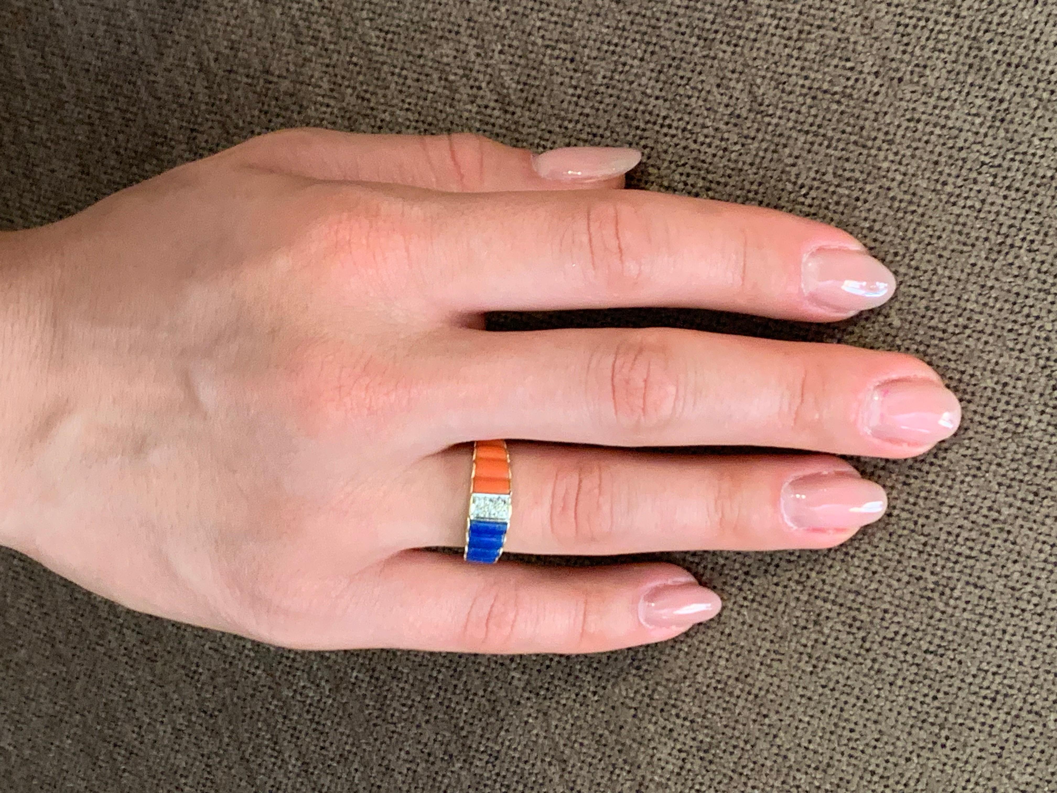 Vintage Diamond Lapis Lazuli Corallium Rubrum 18 Karat Yellow and White Gold In Good Condition For Sale In Munich, Bavaria
