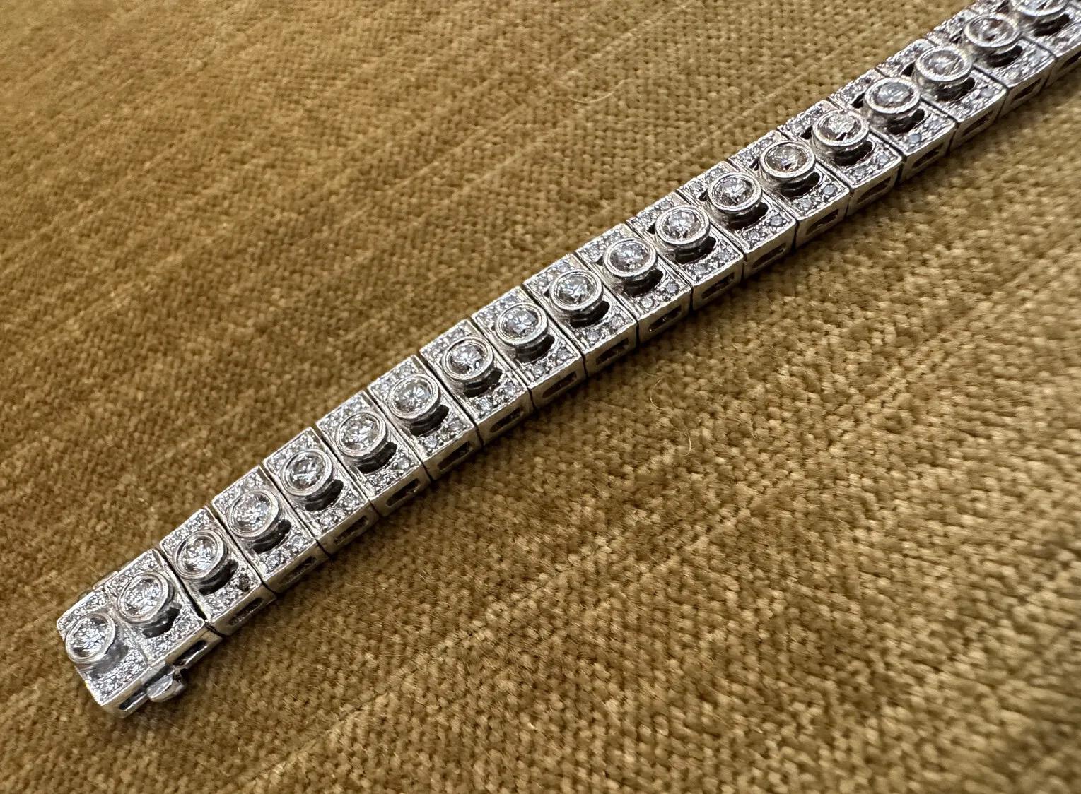 Women's Vintage Diamond Link Bracelet 6.00 Carats Total Weight in Platinum For Sale