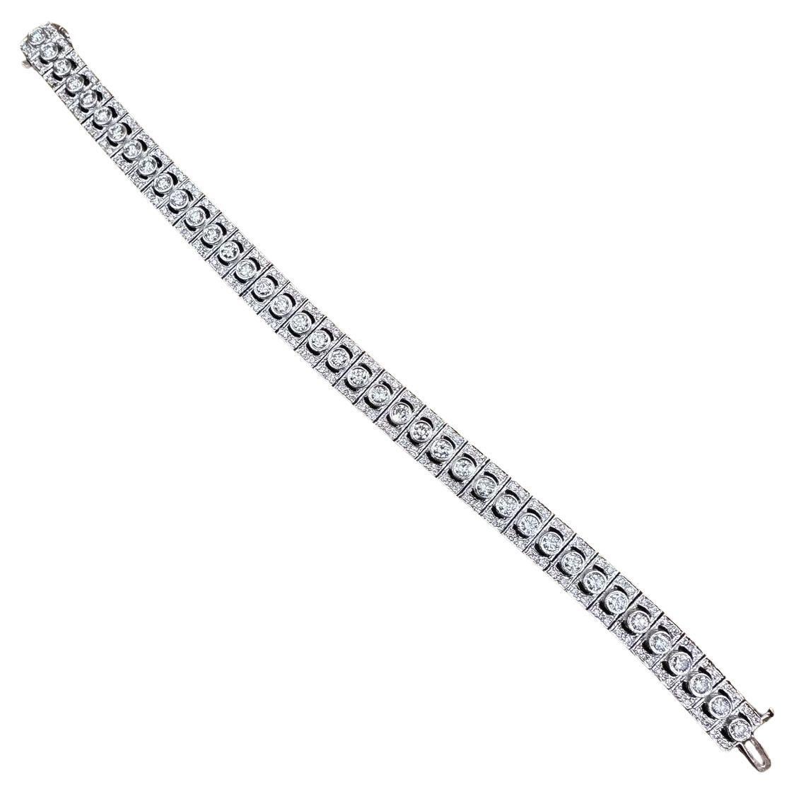 Vintage Diamond Link Bracelet 6.00 Carats Total Weight in Platinum For Sale