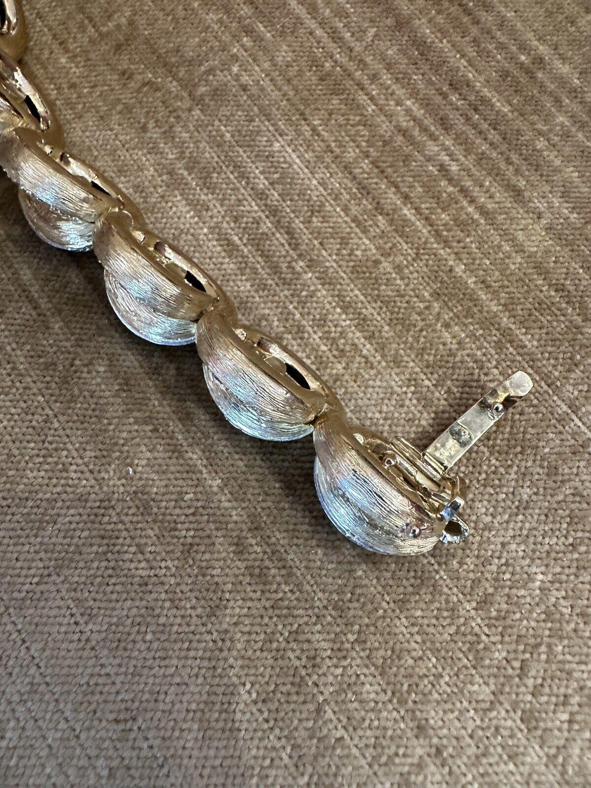 Vintage Diamond Link Textured Bracelet Heavy 18k Yellow Gold In Excellent Condition For Sale In La Jolla, CA