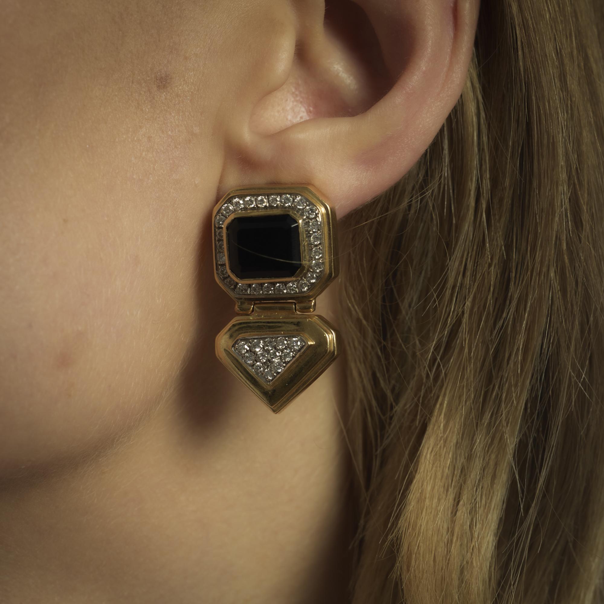 Vintage diamond onyx 14k yellow gold chunky earrings In Good Condition For Sale In Beverly Hills, CA