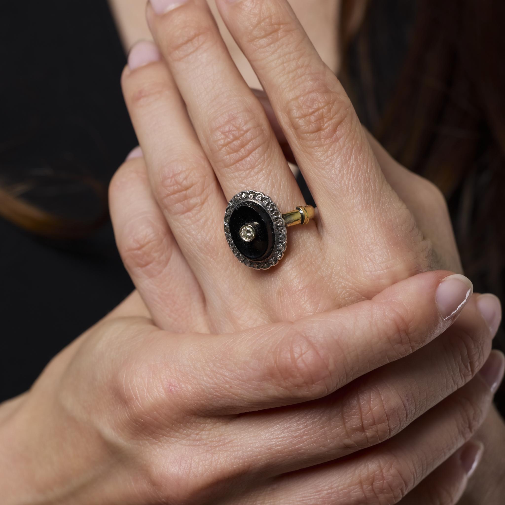 Brilliant Cut Vintage diamond onyx 18k yellow gold and silver ring For Sale