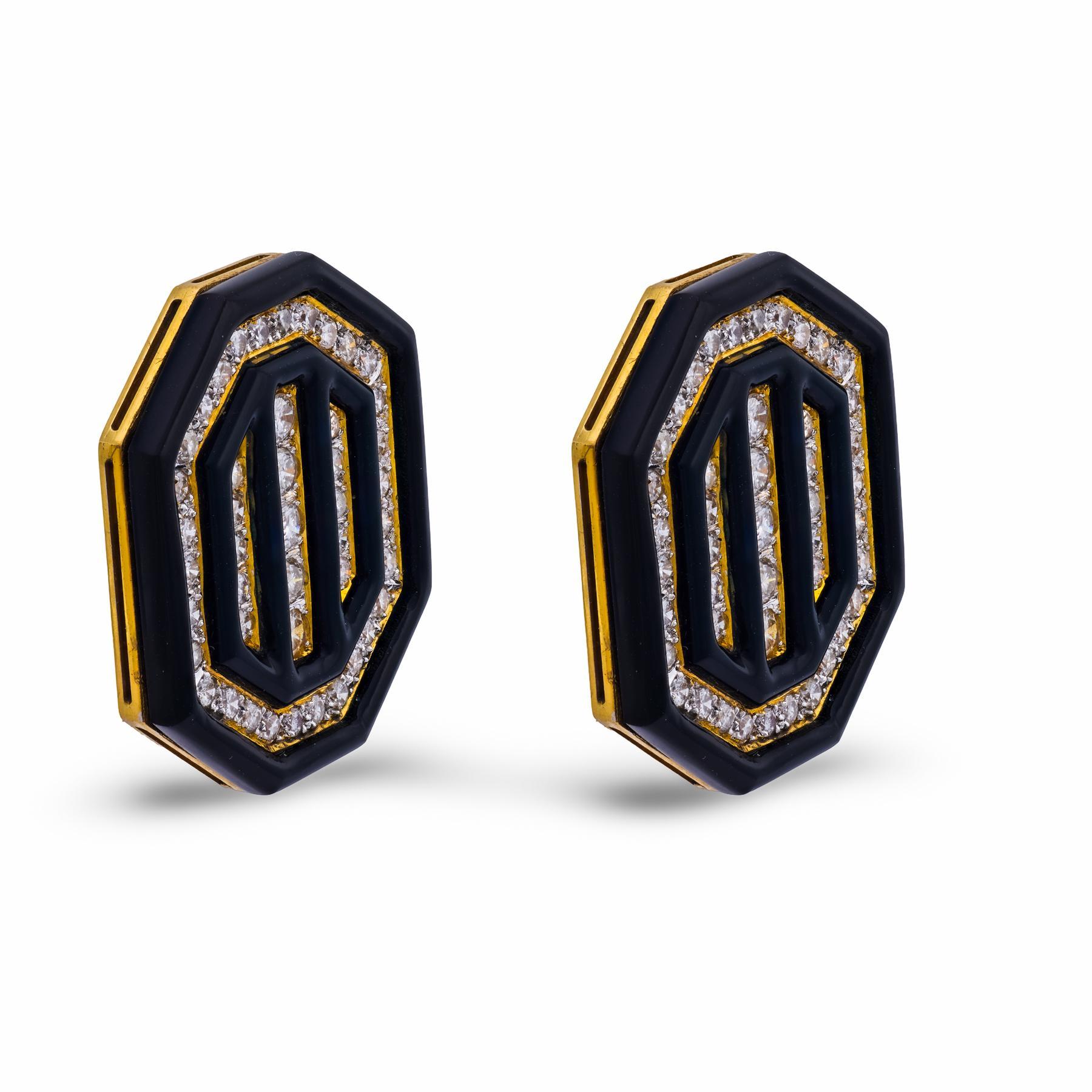Contemporaneo Orecchini a clip d'epoca in oro giallo 18 carati con diamante e onice in vendita
