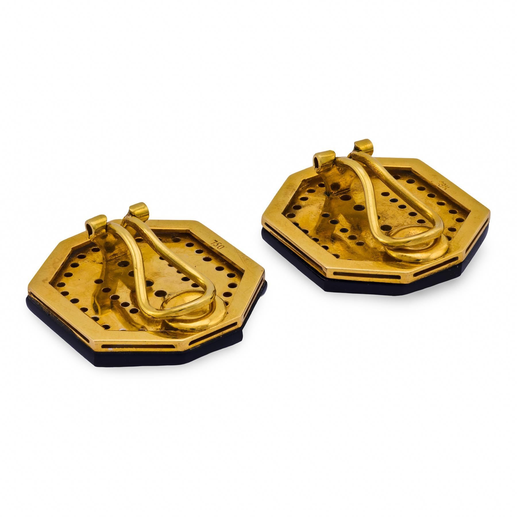 Donna Orecchini a clip d'epoca in oro giallo 18 carati con diamante e onice in vendita