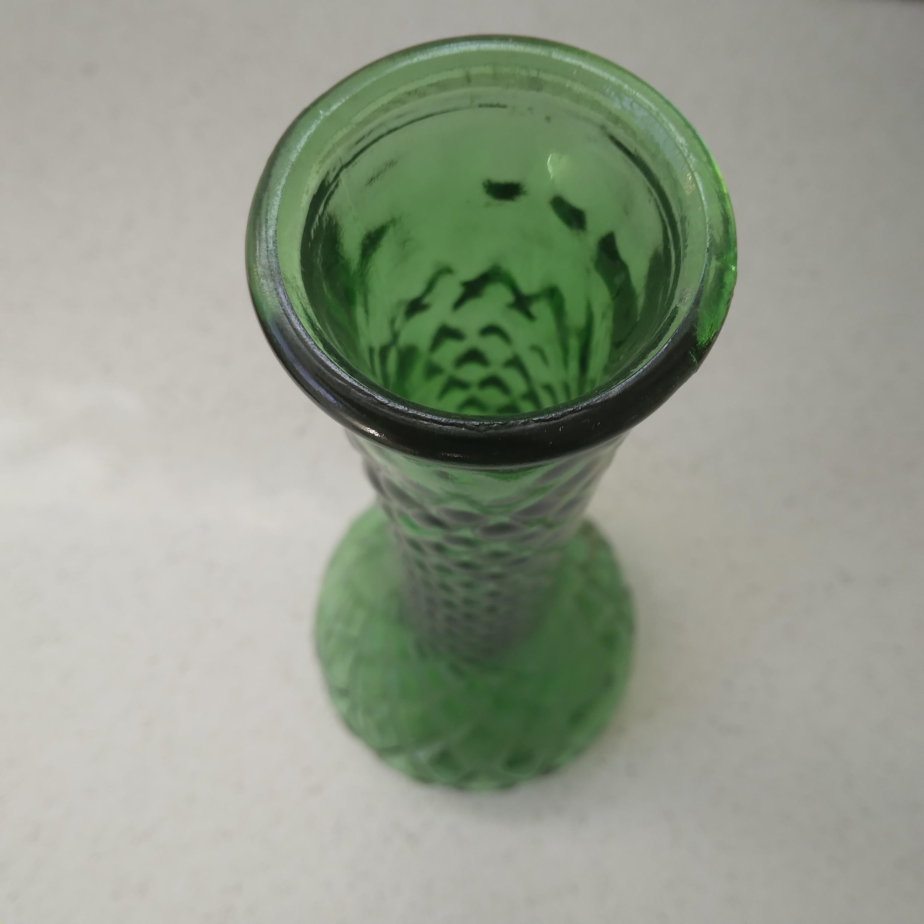 Vintage Diamond Patterned Green Glass Bud Vase In Good Condition For Sale In Munster, IN