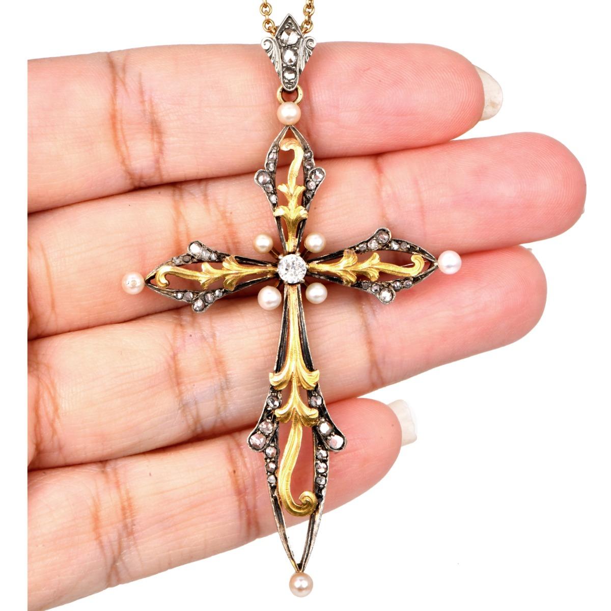 Diamante d'epoca con perla in oro 18 carati e argento  Ciondolo a forma di croce in vendita 1